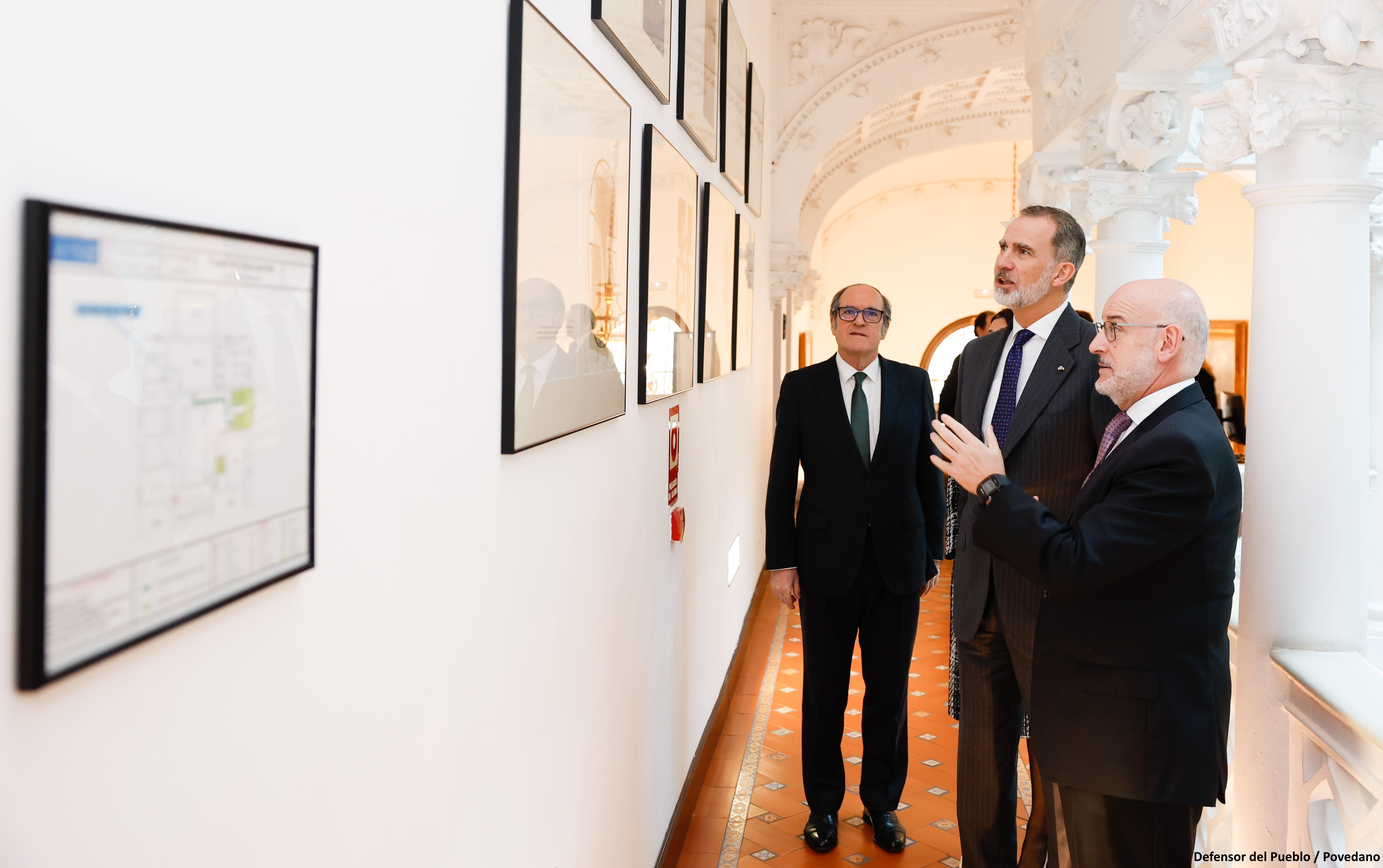 El Rey visita la colección de grabados de la Declaración Universal de Derechos Humanos