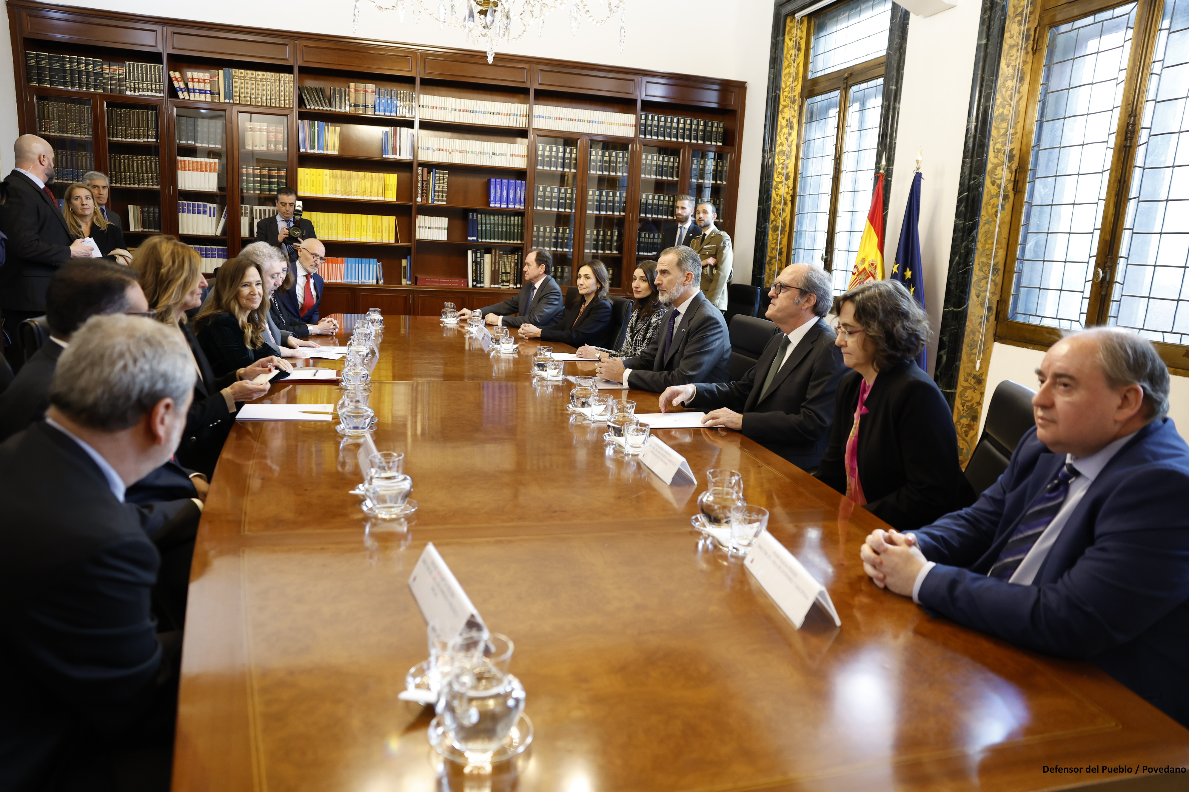 Reunión del Rey con los responsables de la institución