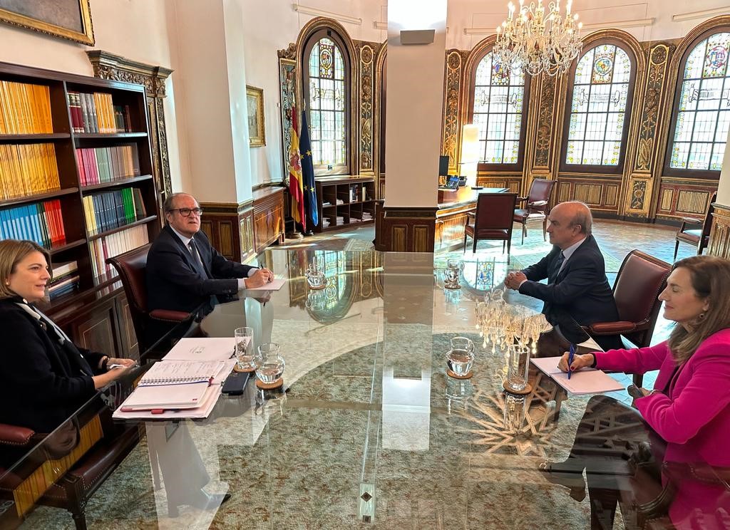 Ángel Gabilondo mantiene un encuentro con Mariano Jabonero, presidente de la OEI