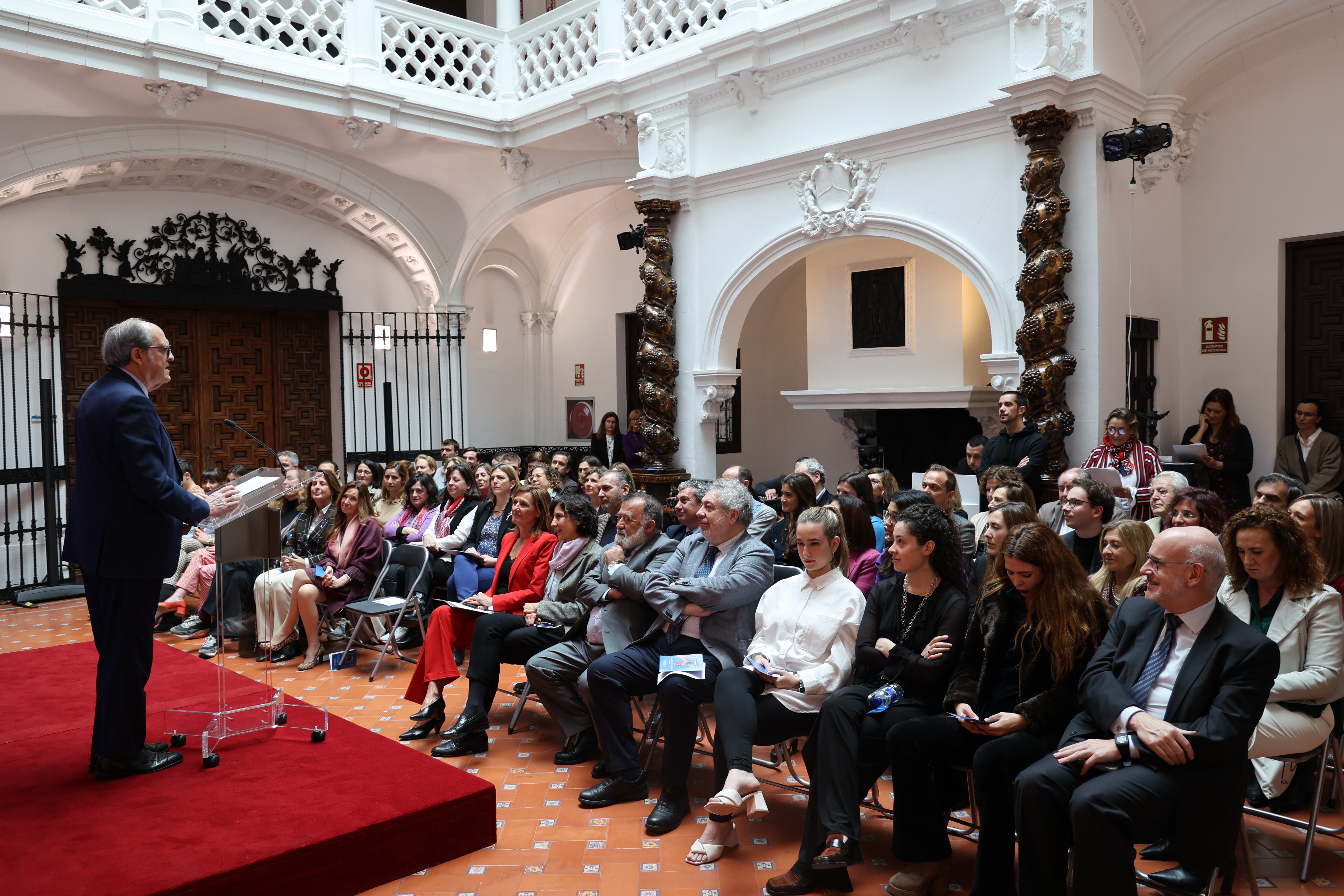 Ángel Gabilondo: “el borrado de la voz de las mujeres se ha topado con la energía emergente de las mujeres en el arte”