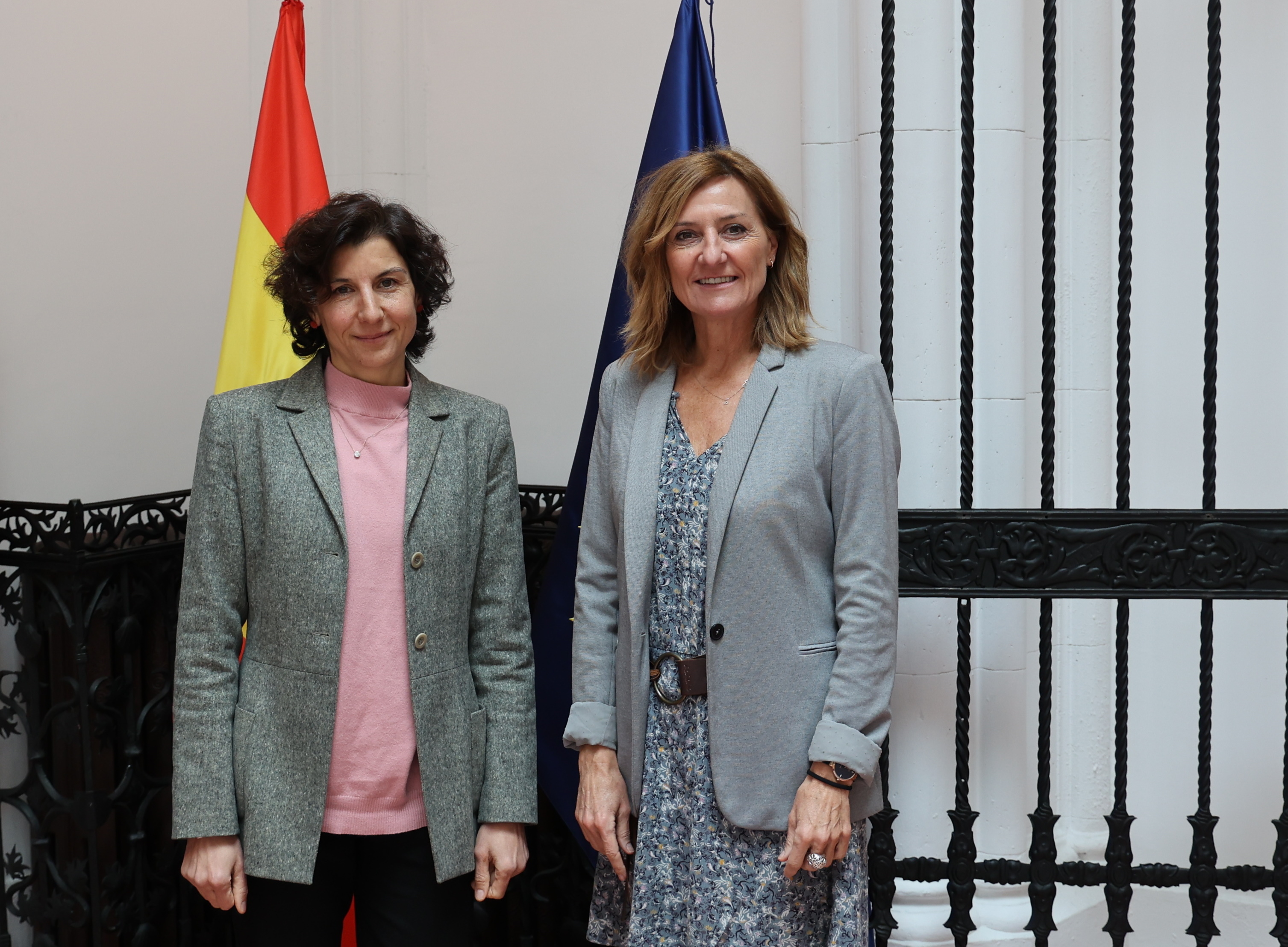 Patricia Bárcena se reúne con la representante de ACNUR en España