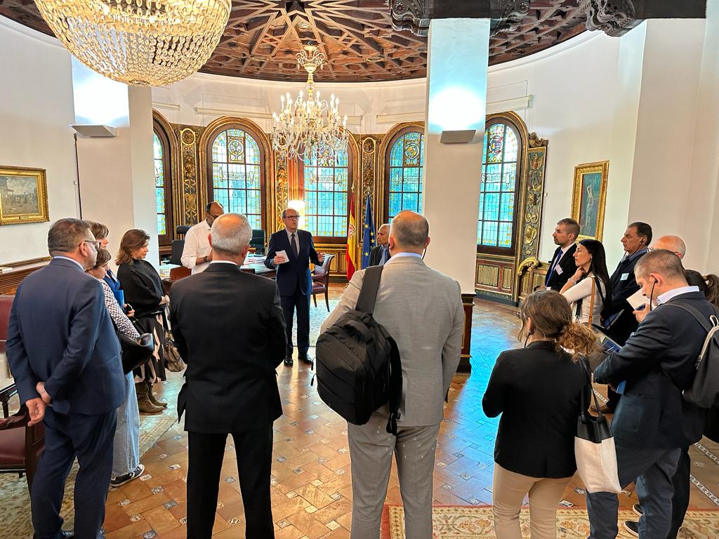 El Defensor del Pueblo se reúne con una delegación multidisciplinar libanesa de visita en España