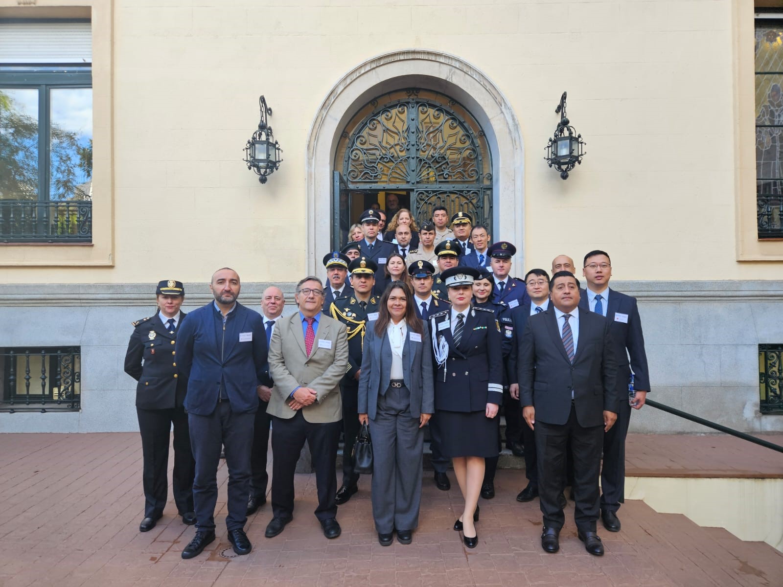 El Defensor del Pueblo, Ángel Gabilondo se reúne con consejeros y agregados de seguridad de embajadas de Madrid