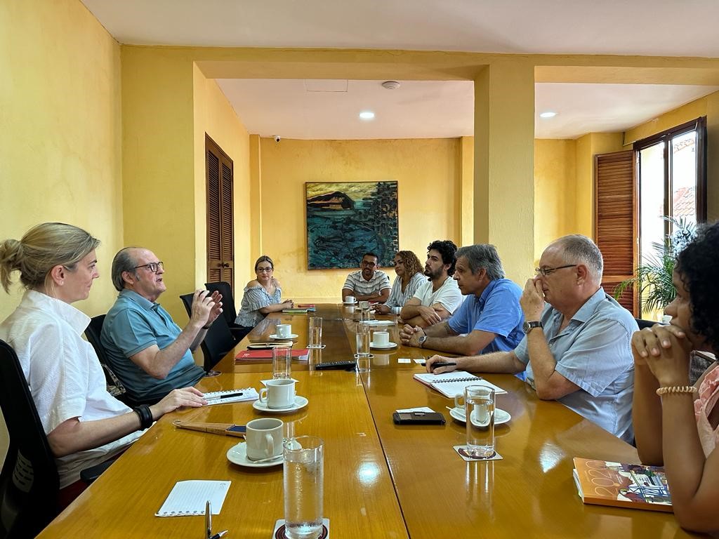 El Defensor del Pueblo se reúne con responsables de la Agencia Española de Cooperación Internacional para el Desarrollo en Colombia