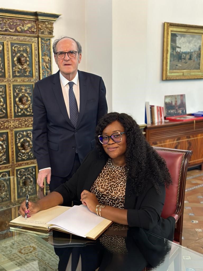 El Defensor del Pueblo, Ángel Gabilondo, se se reúne con la Defensora de los Habitantes de Costa Rica, Angie Cruickshank.