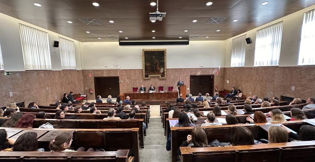 El Defensor del Pueblo, Ángel Gabilondo imparte una conferencia en la Facultad de Derecho de la Universidad de Zaragoza