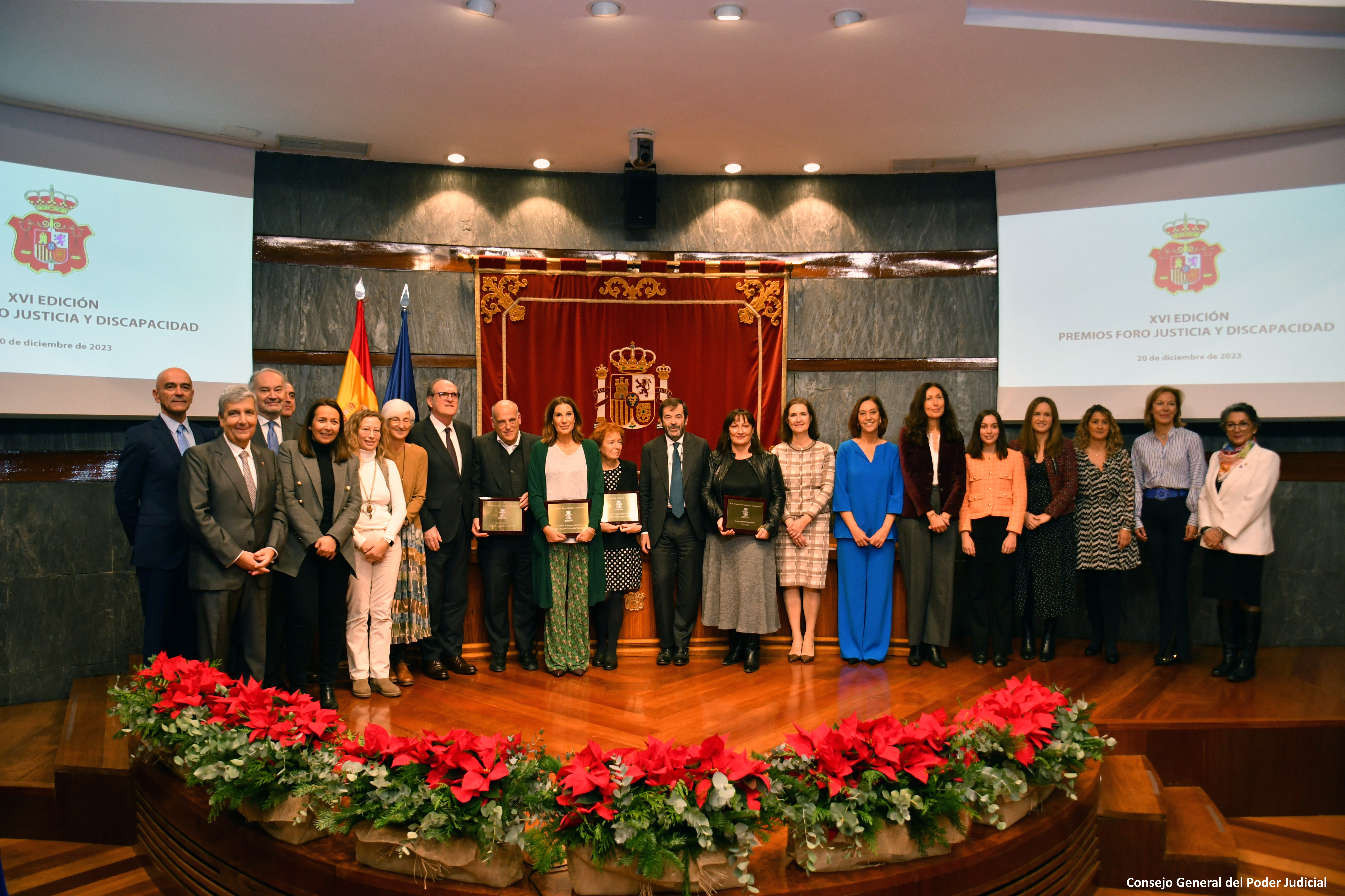 El Defensor del Pueblo con los premiados de la XVI Edición de los Premios Justicia y Discapacidad