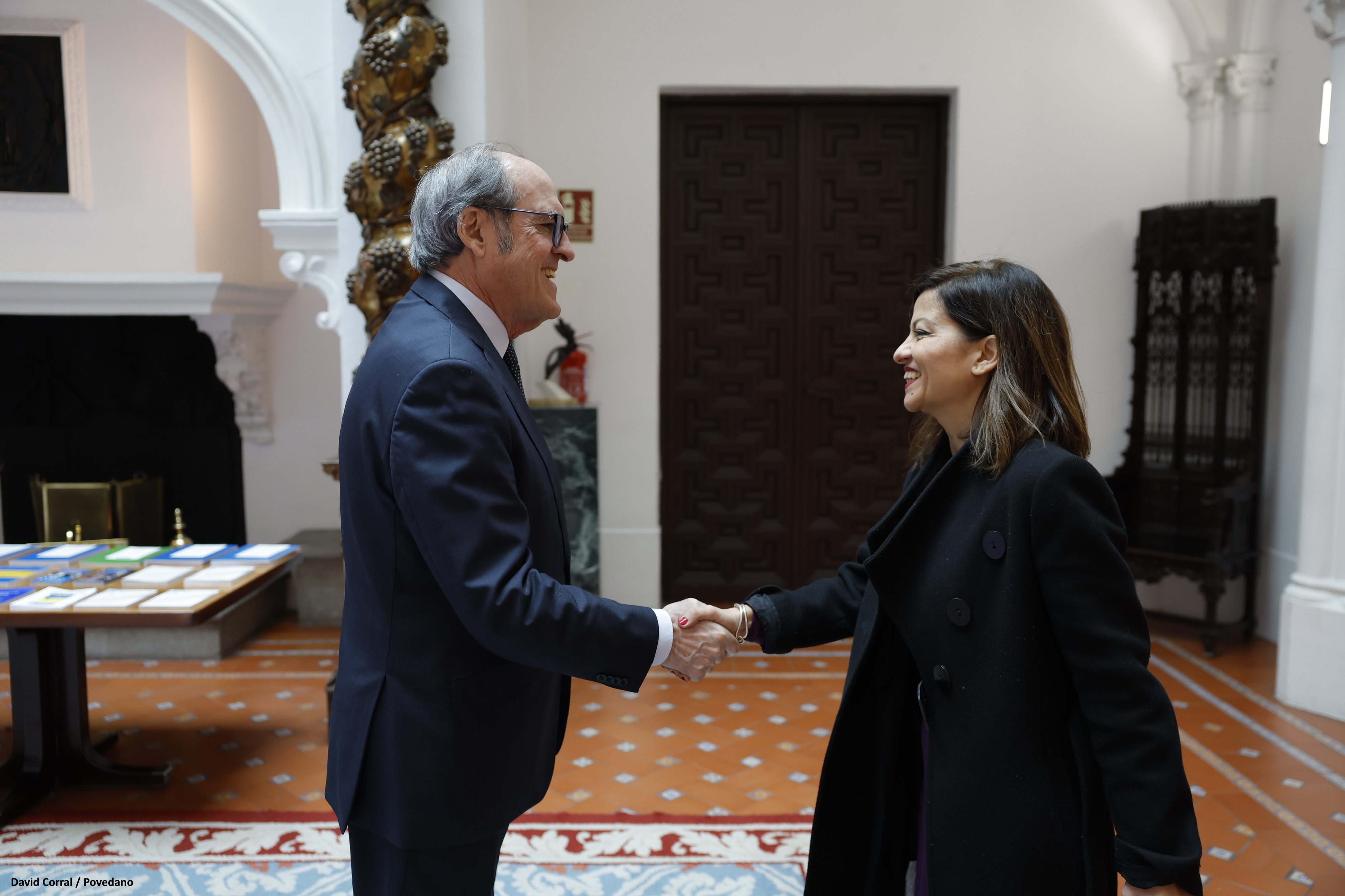 El Defensor del Pueblo, Ángel Gabilondo y la ministra de Juventud e Infancia, Sira Rego en la sede de la institución