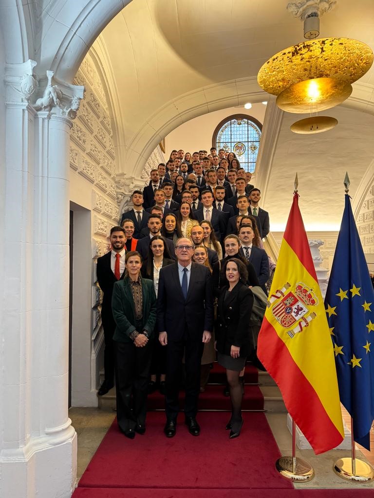 Ángel Gabilondo recibe a alumnos de la Academia de Oficiales de la Guardia Civil