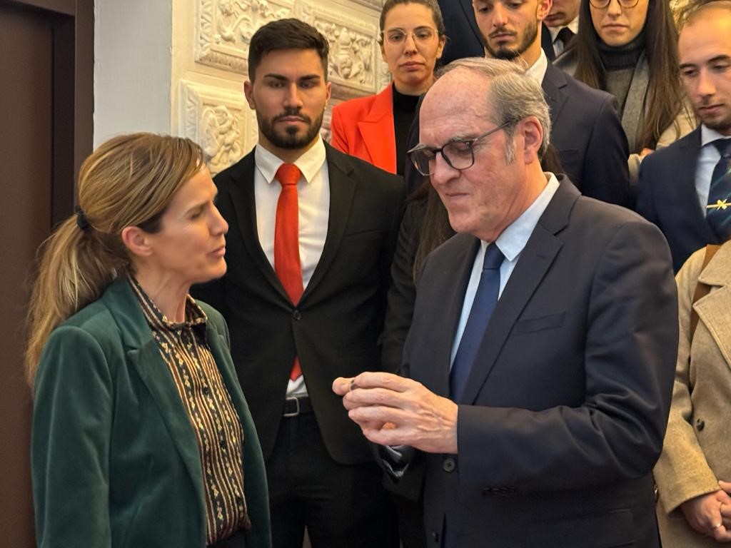 Ángel Gabilondo recibe a alumnos de la Academia de Oficiales de la Guardia Civil