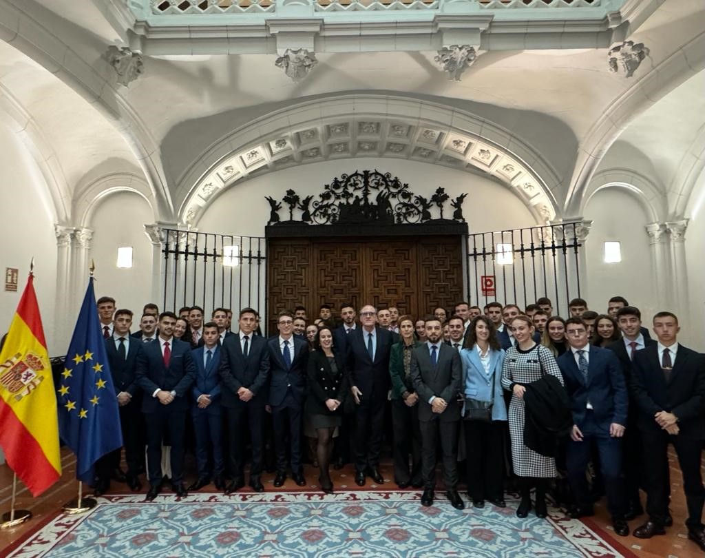 Ángel Gabilondo recibe a alumnos de la Academia de Oficiales de la Guardia Civil