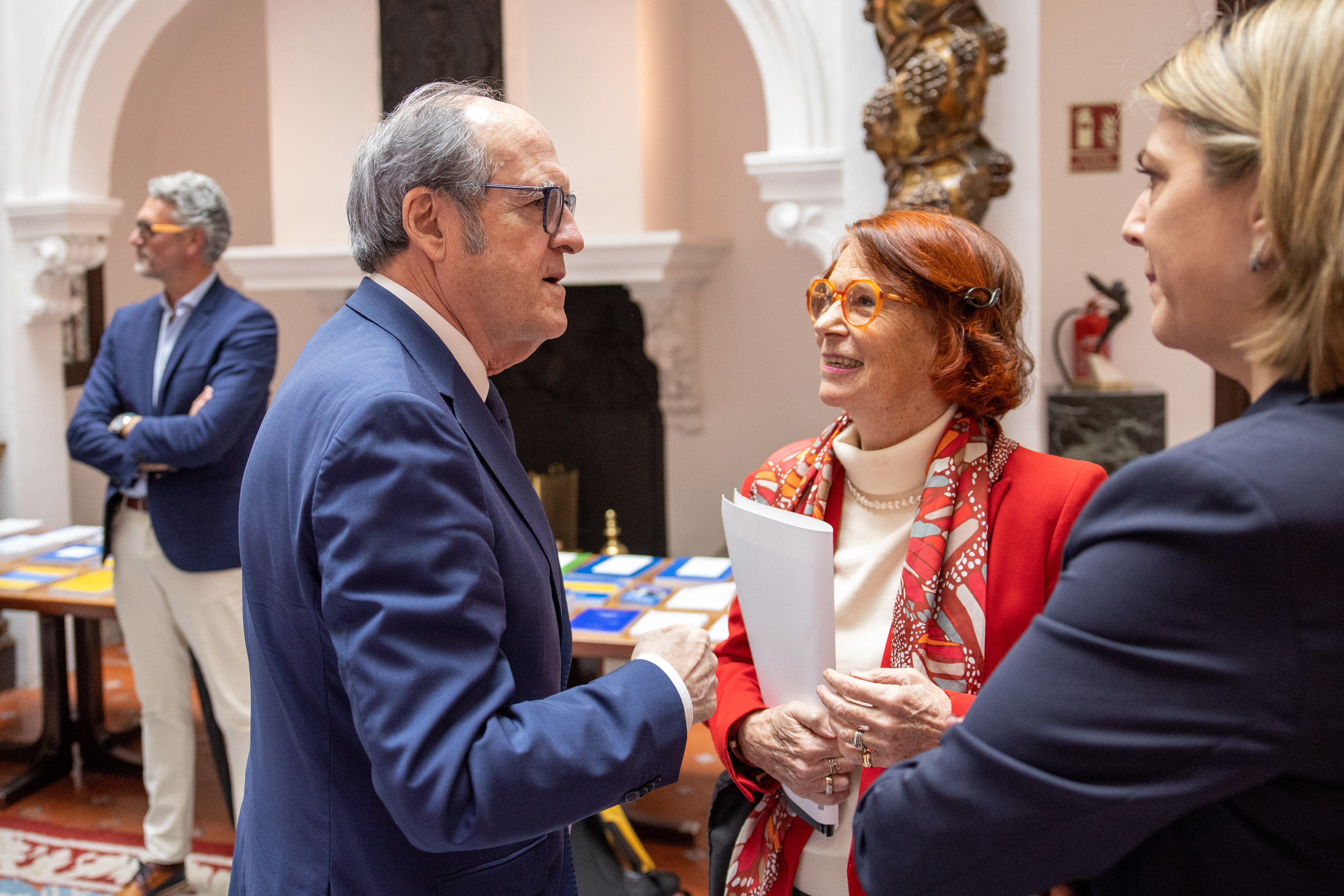 Ángel Gabilondo se reúne con los defensores autonómicos para impulsar la coordinación y la colaboración entre instituciones