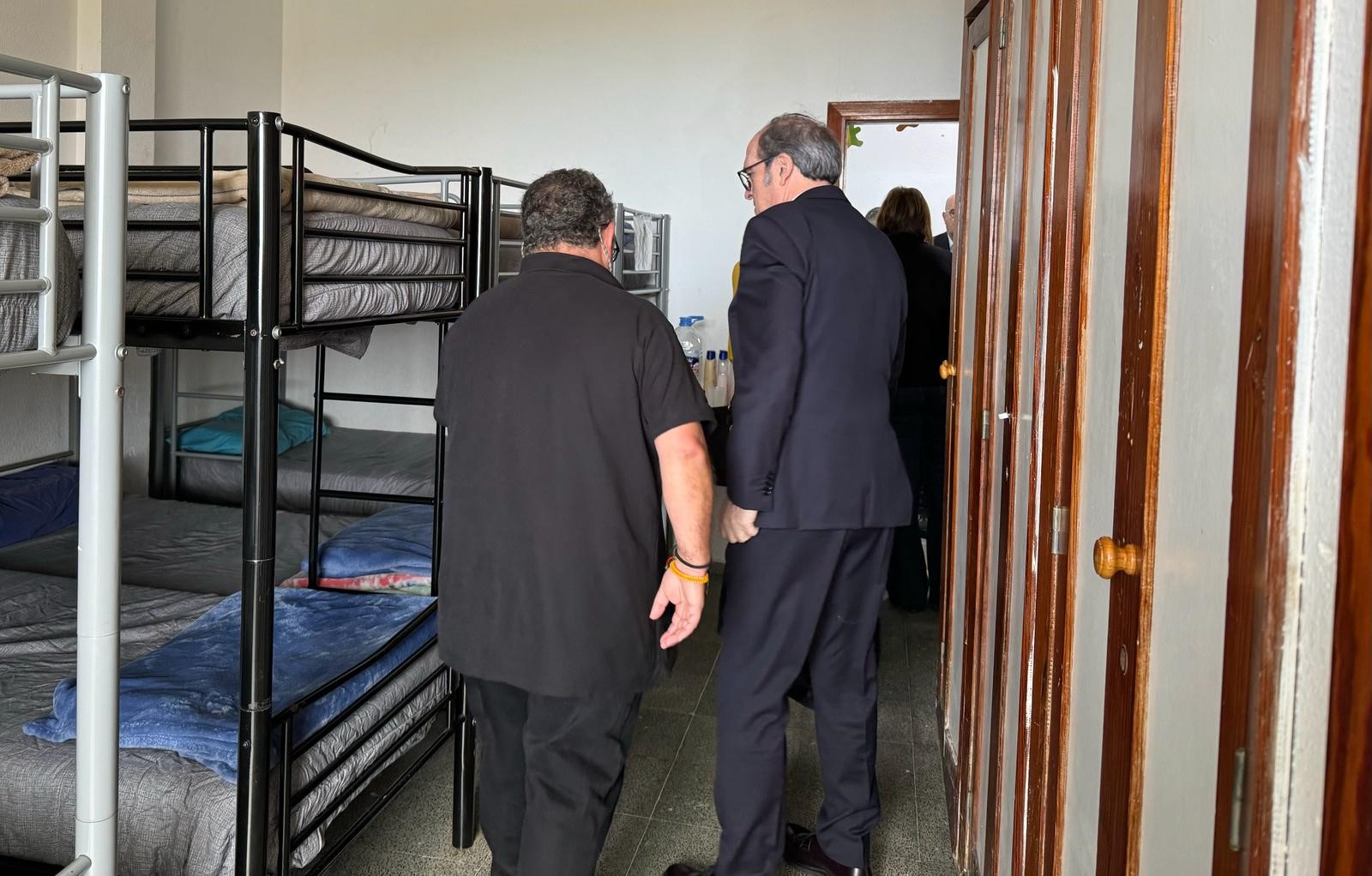 Ángel Gabilondo visita un centro de atención a menores migrantes, el CATE y el Puerto de La Restinga