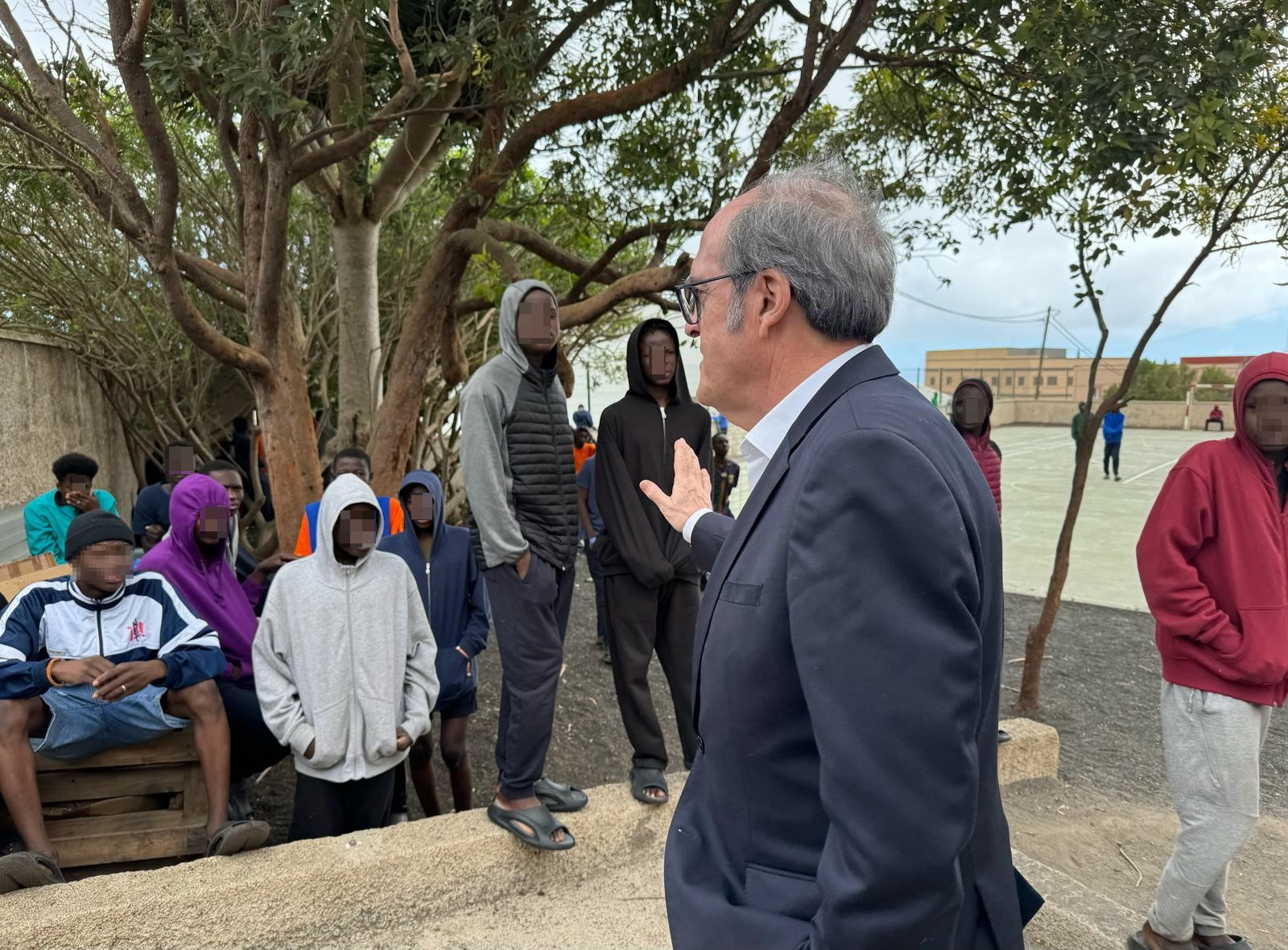 Ángel Gabilondo visita un centro de atención a menores migrantes, el CATE y el Puerto de La Restinga
