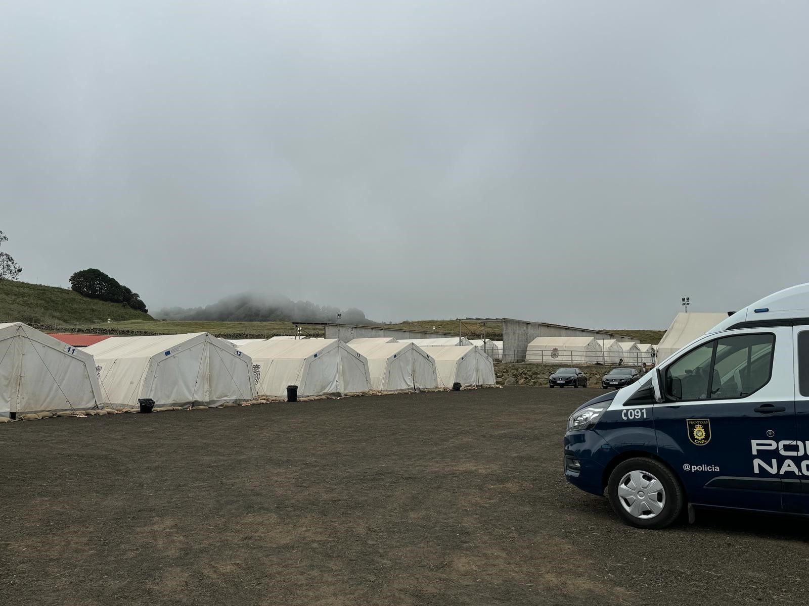 Ángel Gabilondo visita un centro de atención a menores migrantes, el CATE y el Puerto de La Restinga