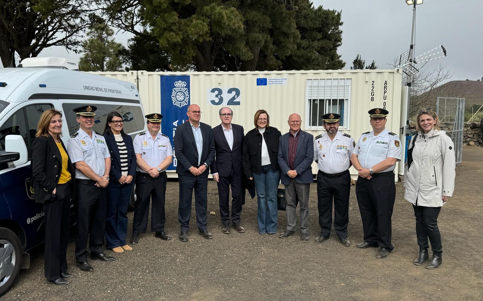 Ángel Gabilondo visita un centro de atención a menores migrantes, el CATE y el Puerto de La Restinga