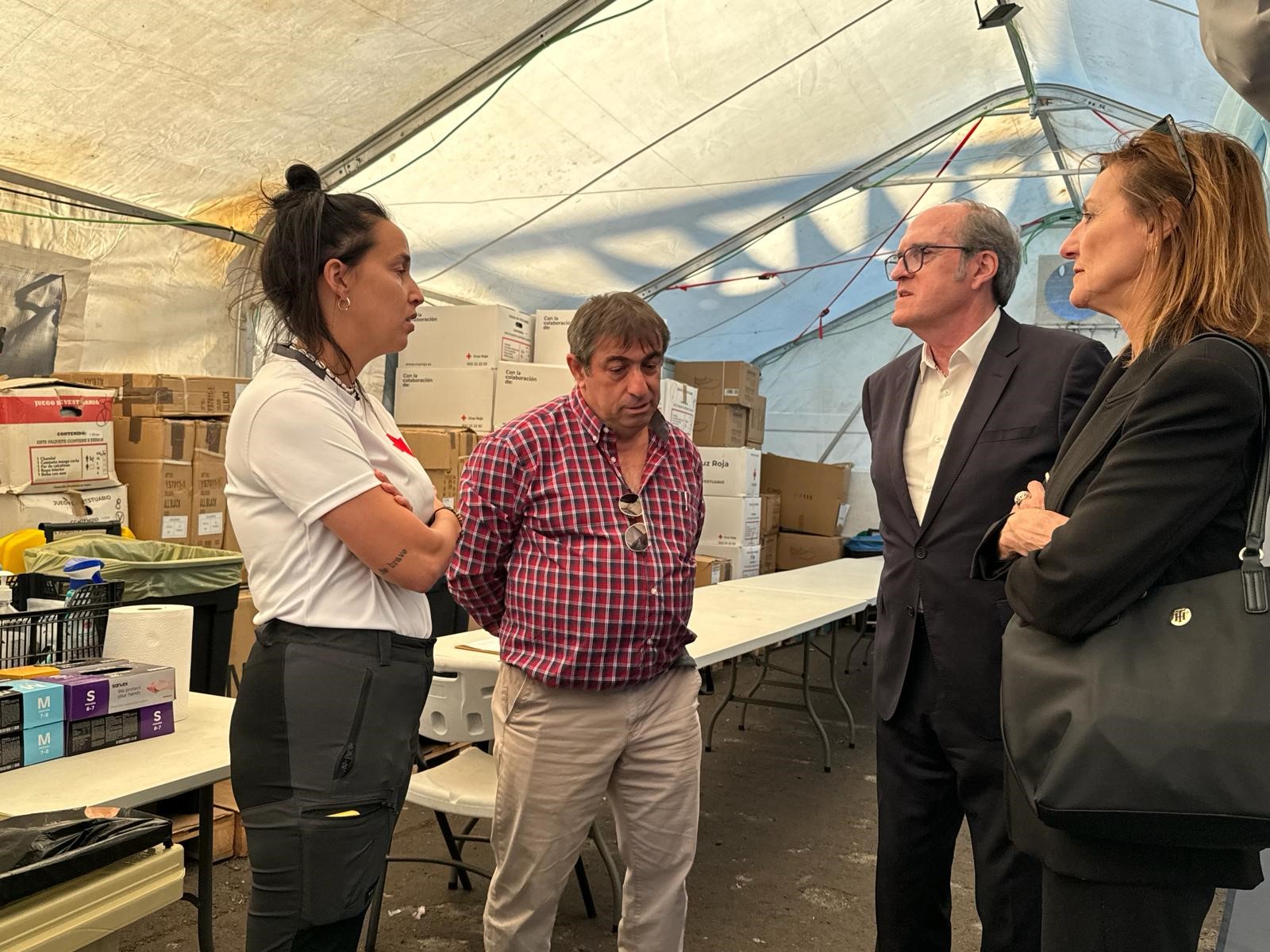 Ángel Gabilondo visita un centro de atención a menores migrantes, el CATE y el Puerto de La Restinga