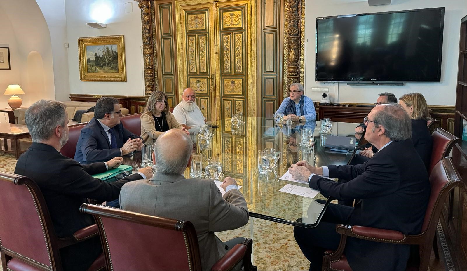 Ángel Gabilondo se reúne con dos asociaciones de víctimas de abusos en el ámbito de la Iglesia católica