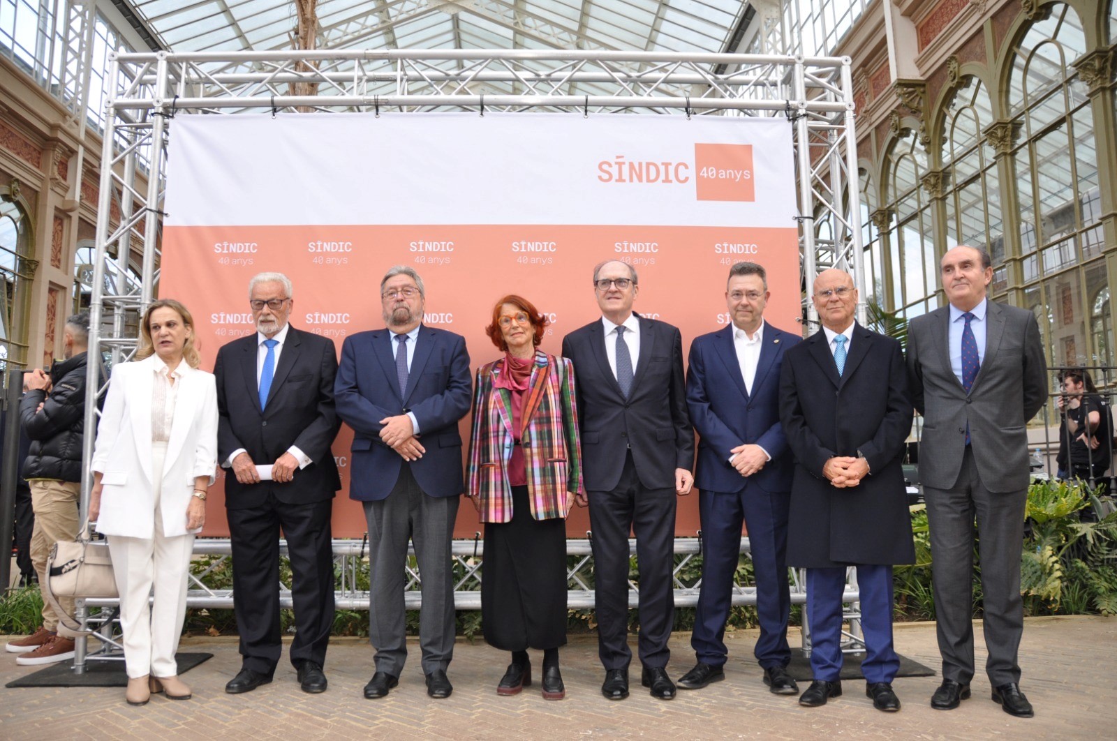 El Defensor del Pueblo, Ángel Gabilondo, junto a los comisionados autonómicos en el 40 Aniversario del Síndic de Greuges