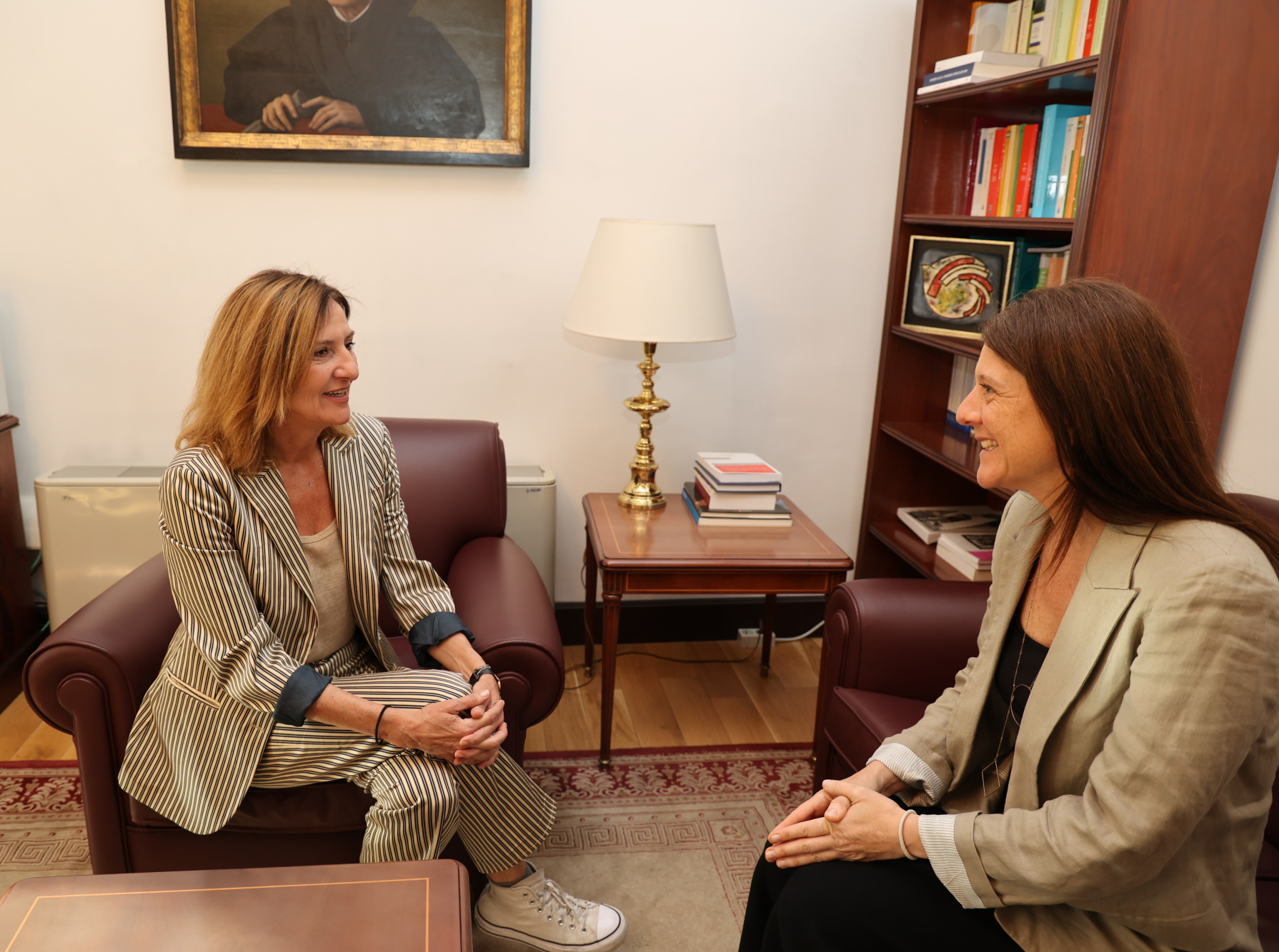 La adjunta segunda del Defensor del Pueblo, Patricia Bárcena, reunida con la directora general de Derechos de la Infancia y de la Adolescencia, Lucía Losoviz