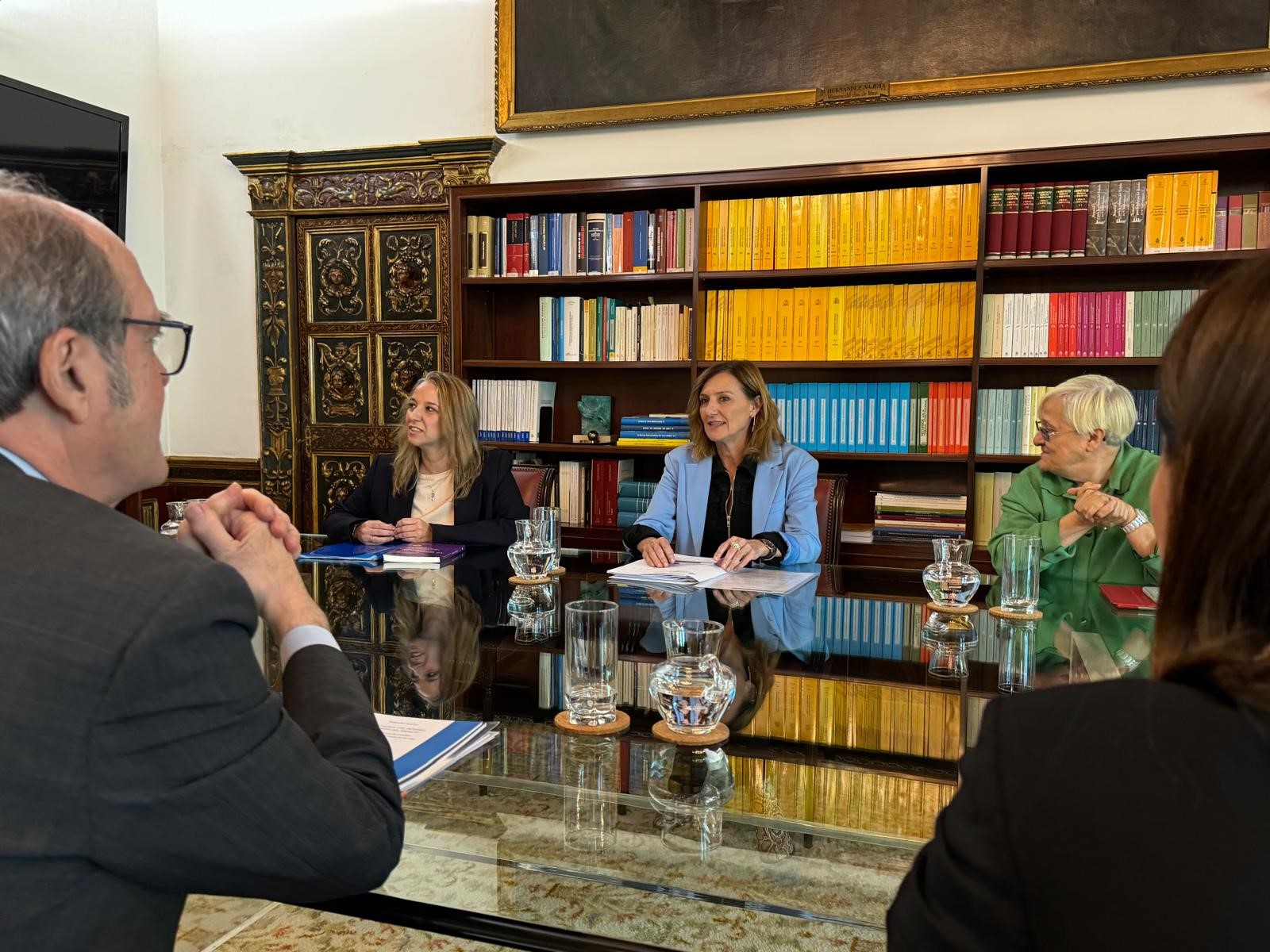 El Defensor del Pueblo, Ángel Gabilondo reunido con AMANDA, Alianza contra el Borrado de las Mujeres y Docentes Feministas por la Coeducación