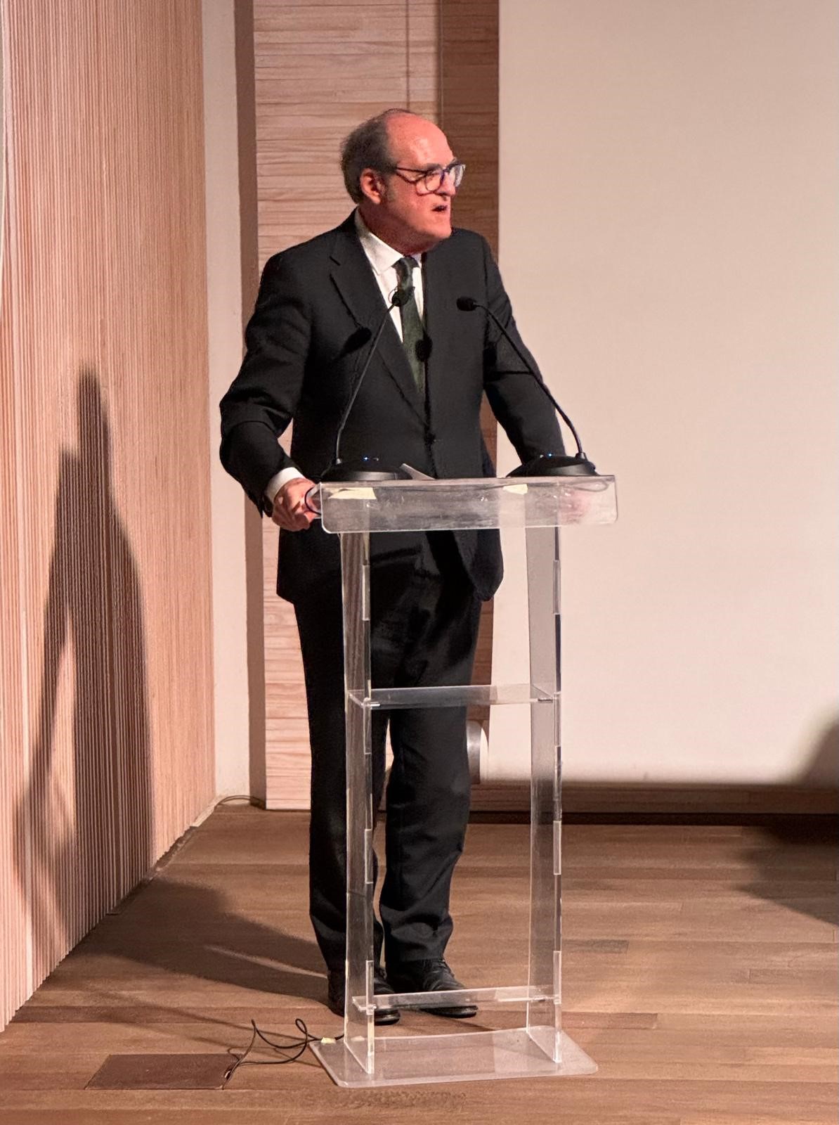 Intervención de Ángel Gabilondo durante la presenta el libro ‘Inquietudes de un europeo’