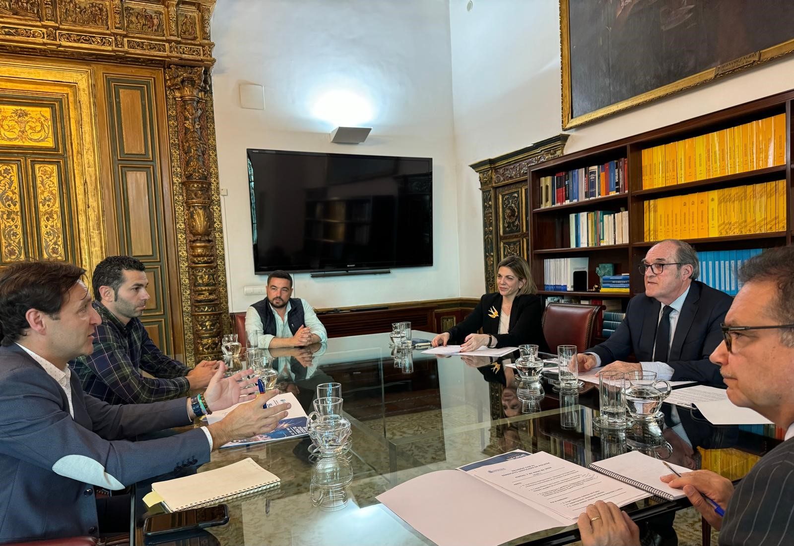 El Defensor del Pueblo, Ángel Gabilondo, se reúne con representantes del Sindicato Unificado de la Policía