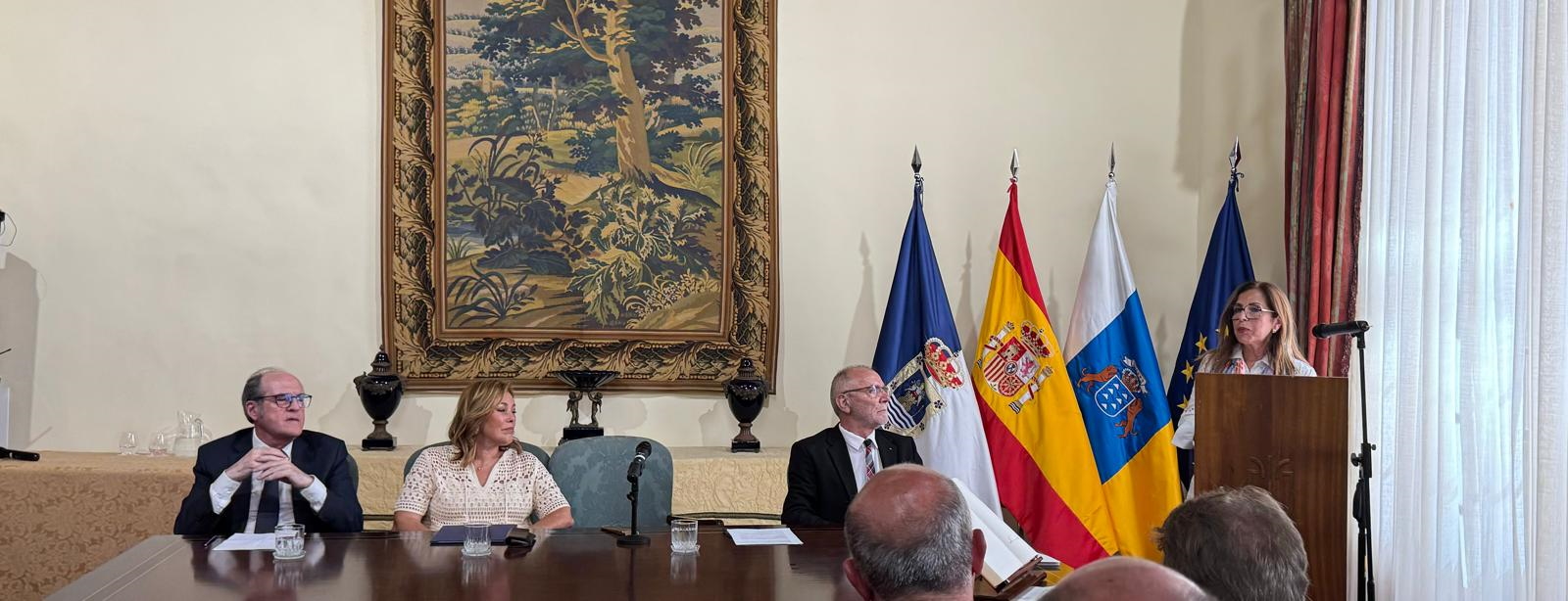 Intervención Lola Padrón durante la toma de posesión de los tres adjuntos de la Diputada del Común