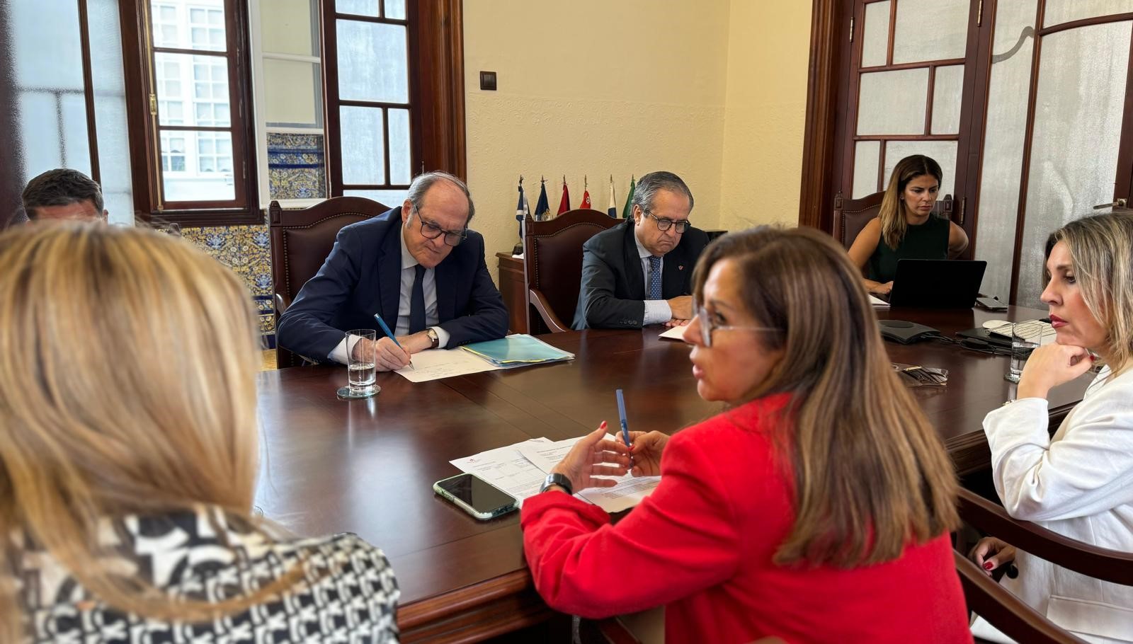 Ángel Gabilondo reunido con el equipo de la Diputada del Común en Canarias