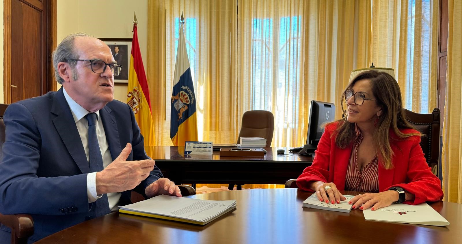 Ángel Gabilondo reunido con Lola Padrón (Diputada del Común)