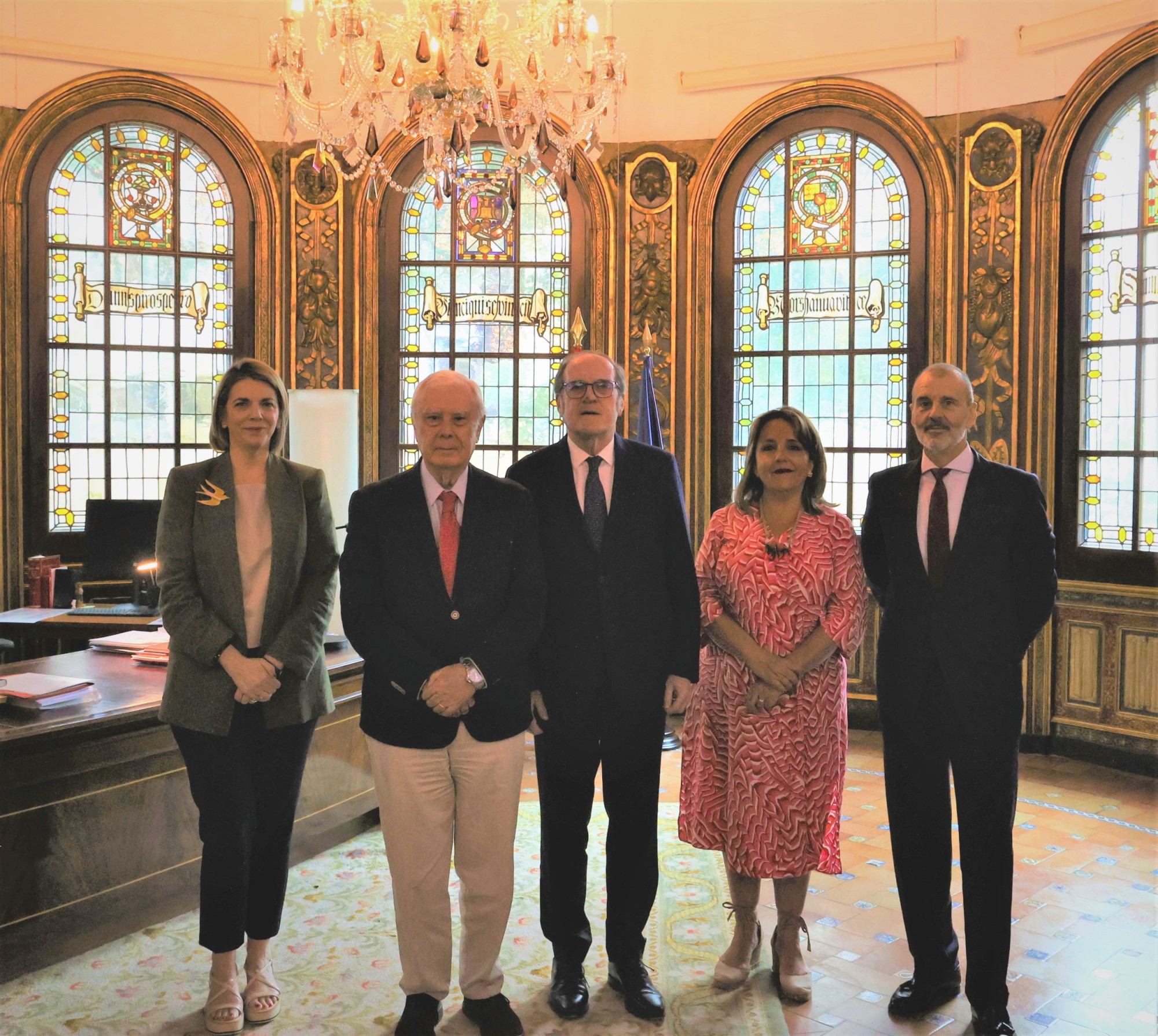 Foto de grupo de Ángel Gabilondo con la Plataforma Denaria