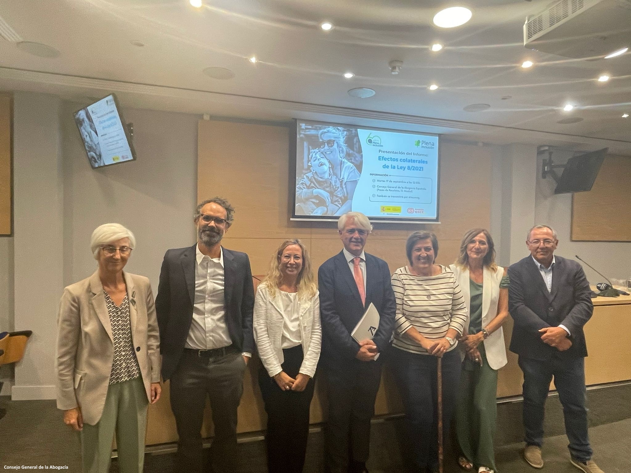 Foto de grupo durante la presentación del Informe Plena Inclusión