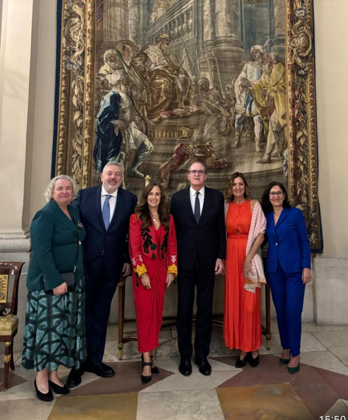 El Defensor, las adjuntas y el Secretario General en la recepción oficial de los Reyes durante la Fiesta Nacional