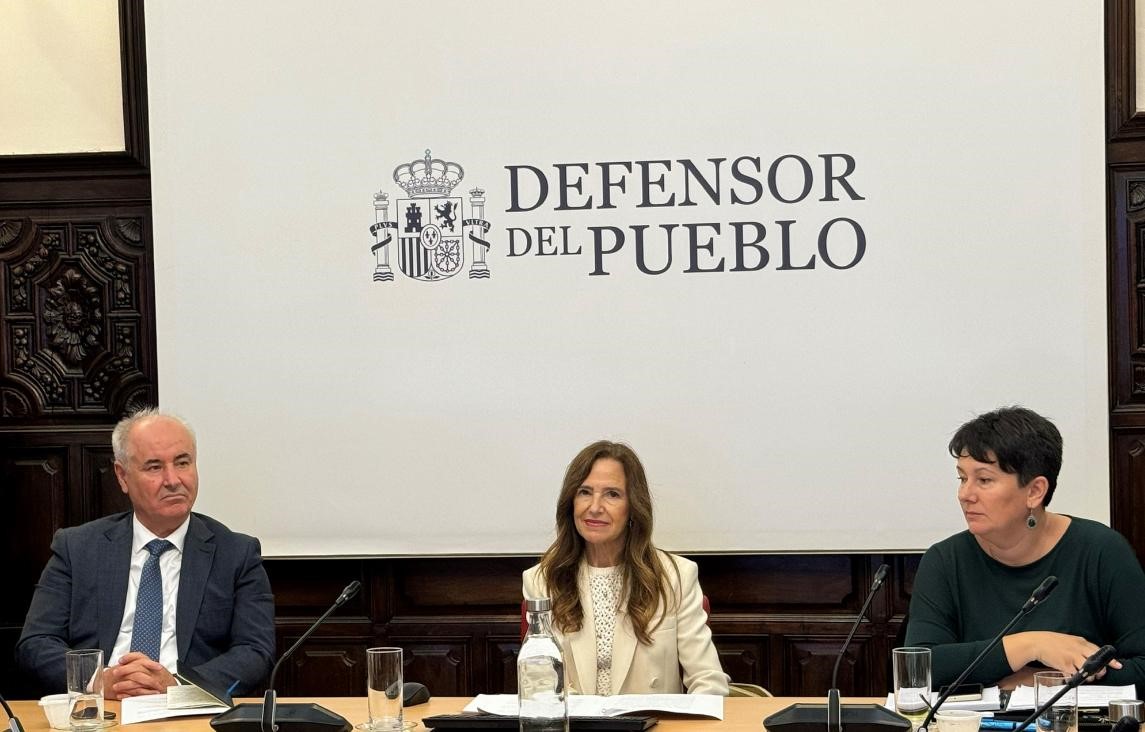Teresa Jiménez-Becerril y el ombudsman de Macedonia del Norte, Naser Ziberi