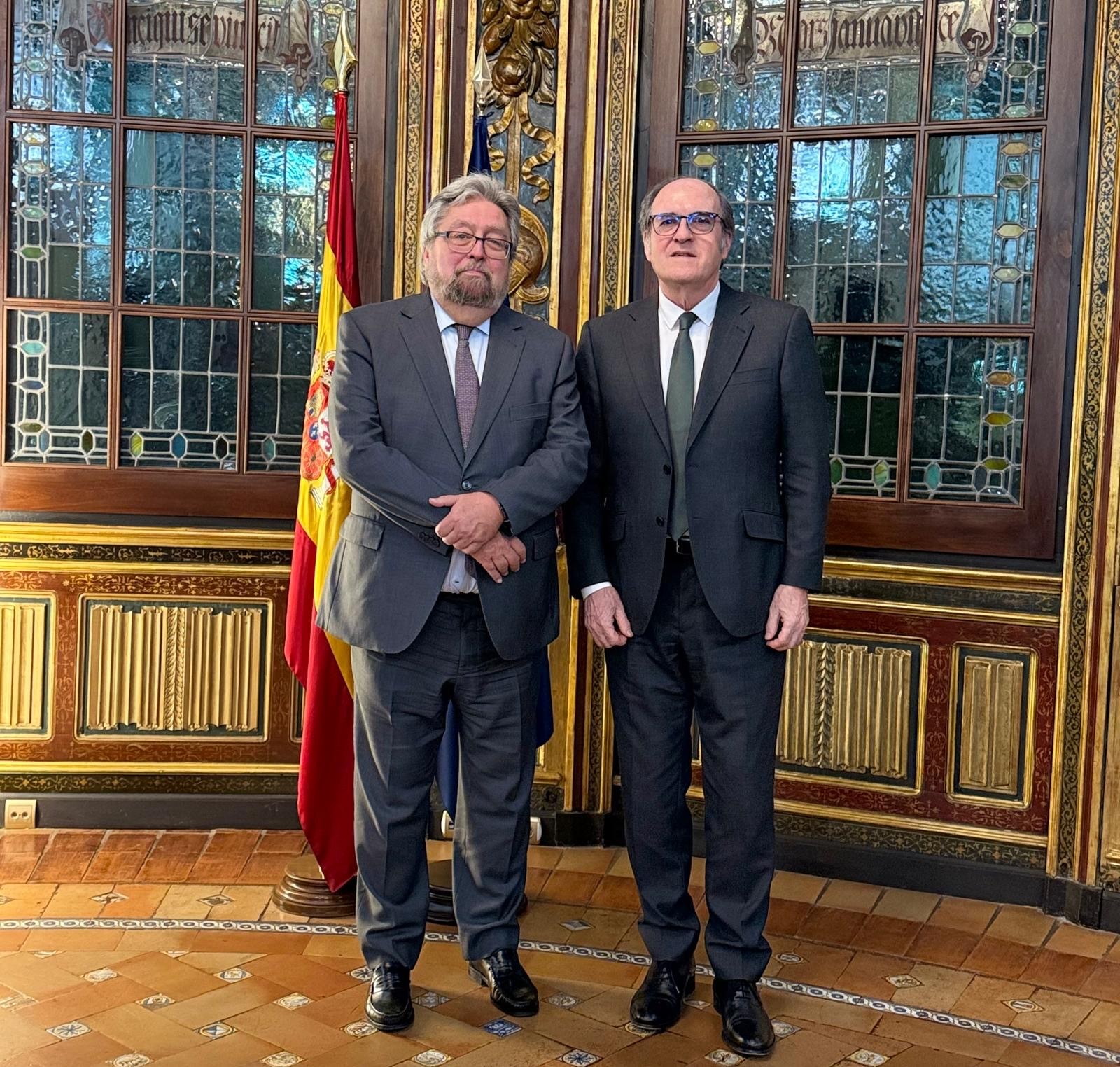 El Defensor del Pueblo, Ángel Gabilondo, con Manuel Lezertua