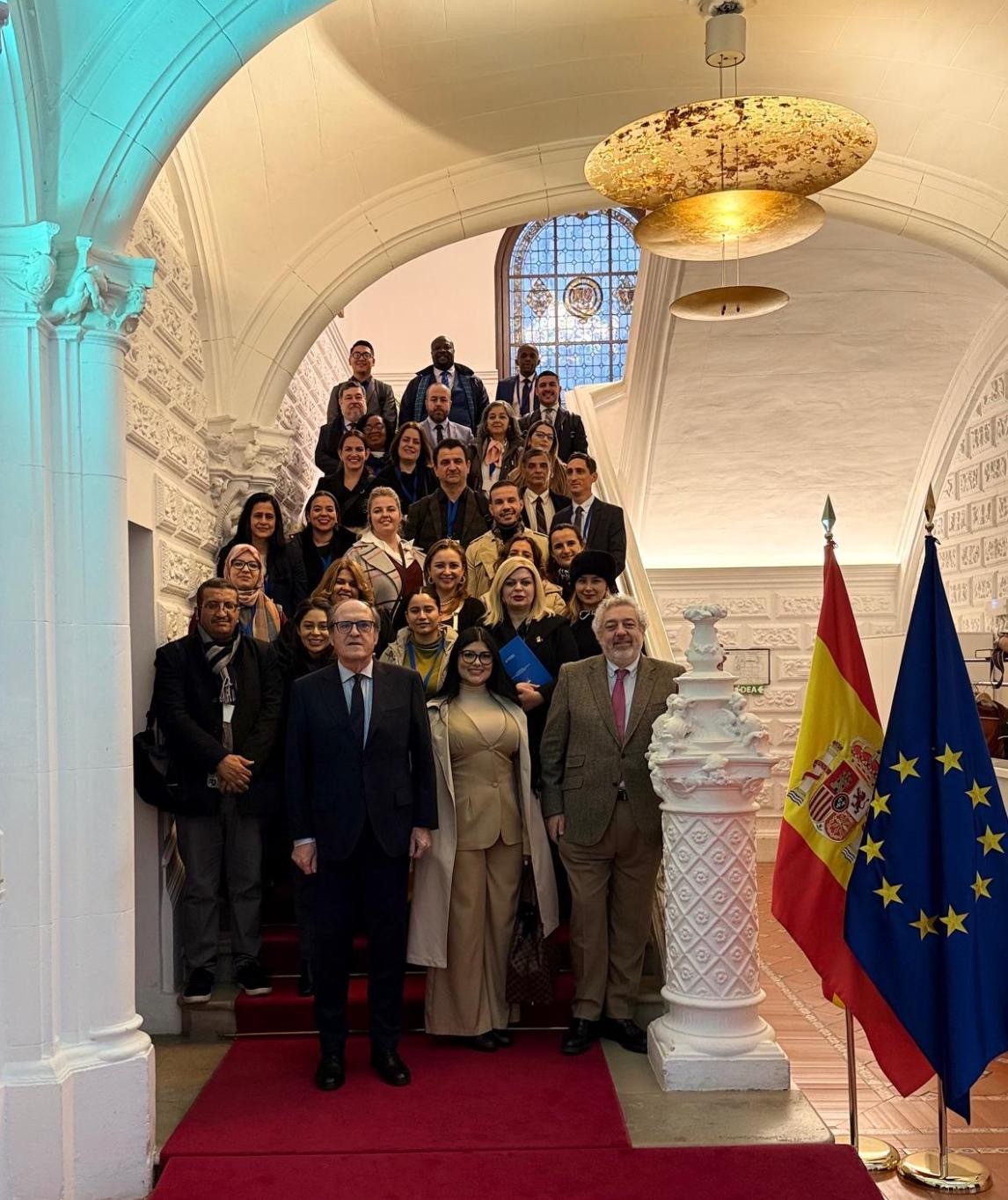 El Defensor del Pueblo, Ángel Gabilondo con alumnos y alumnas de la XX edición del Curso para Asesores Parlamentarios.