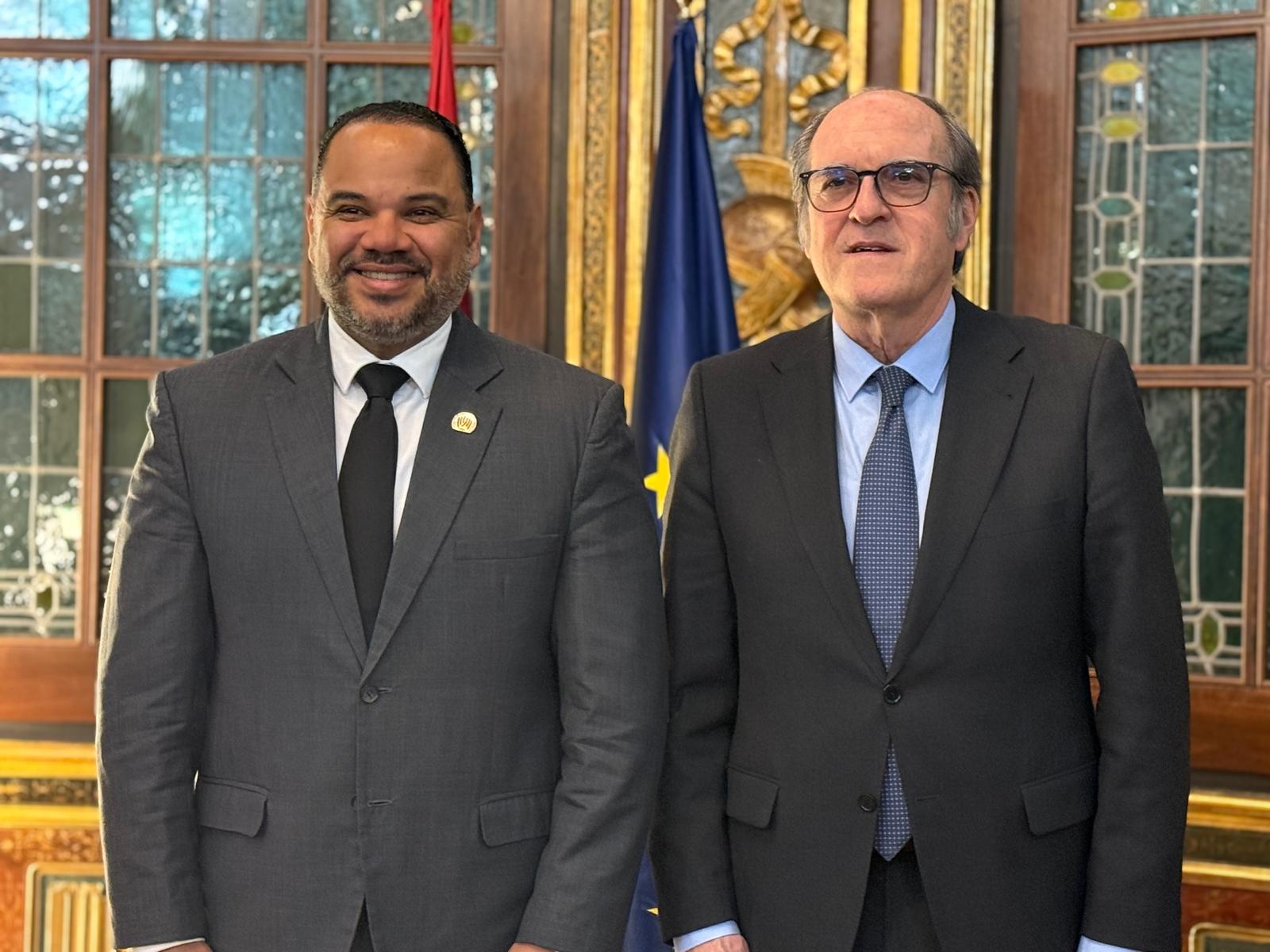 Ángel Gabilondo mantiene un encuentro con el Defensor del Pueblo de la República Dominicana