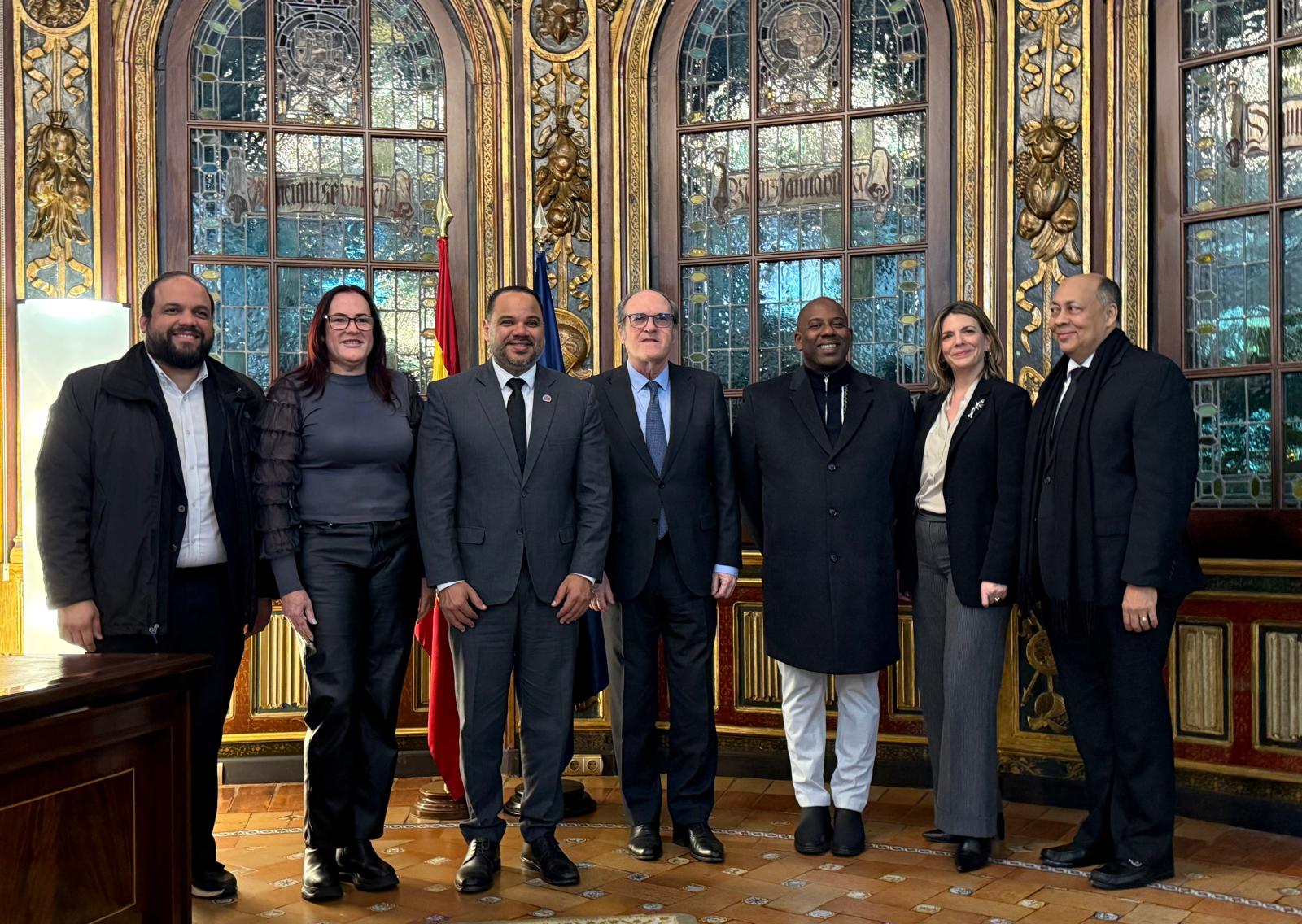Ángel Gabilondo mantiene un encuentro con el Defensor del Pueblo de la República Dominicana