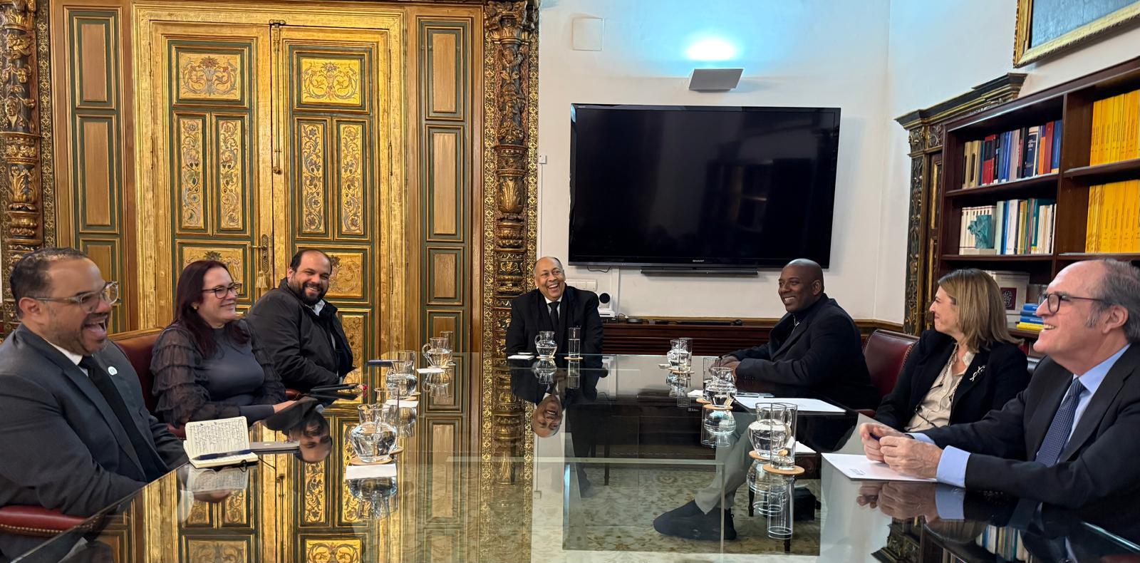 Ángel Gabilondo mantiene un encuentro con el Defensor del Pueblo de la República Dominicana