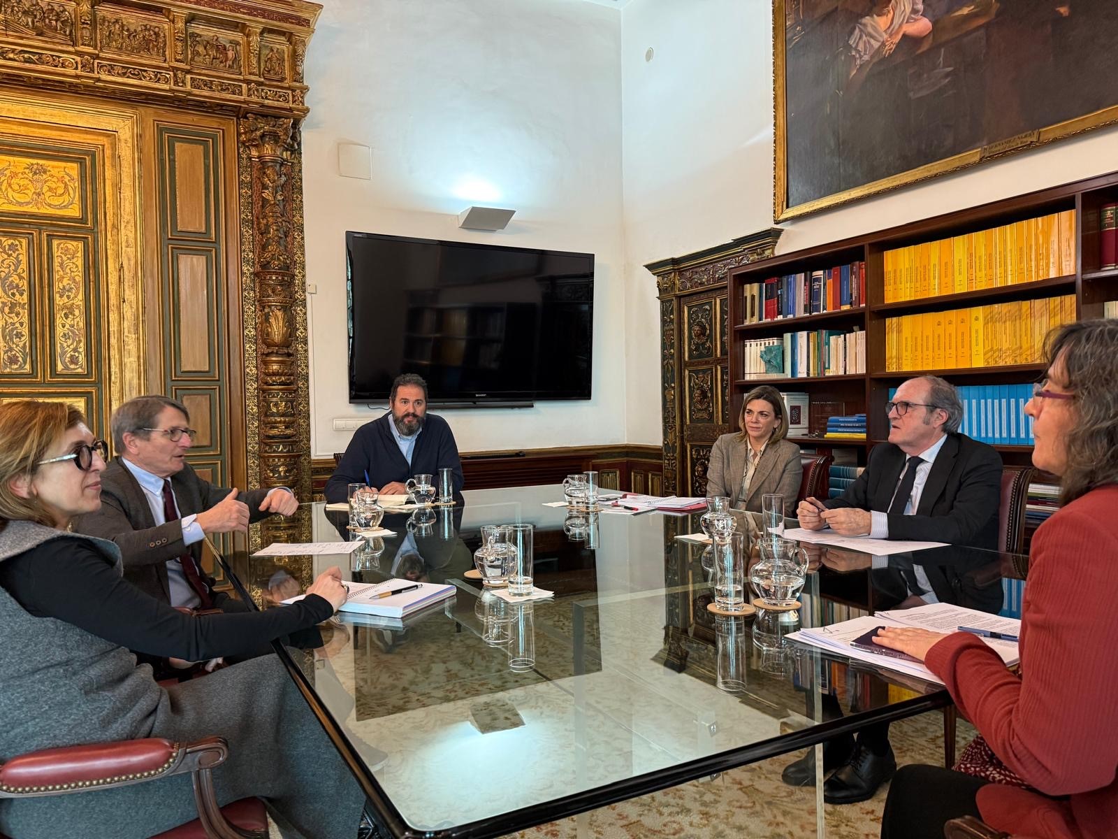 El Defensor del Pueblo, Ángel Gabilondo reunido con la vicesecretaria general de la UGT Dolores Navarro y otros representantes de UGT