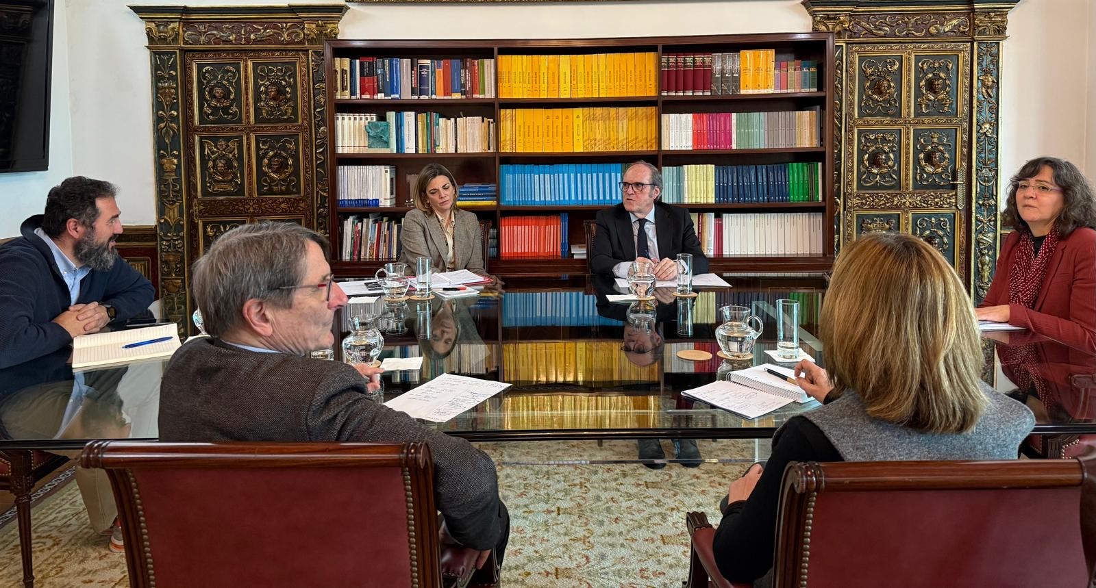 El Defensor del Pueblo, Ángel Gabilondo reunido con la vicesecretaria general de la UGT Dolores Navarro y otros representantes de UGT