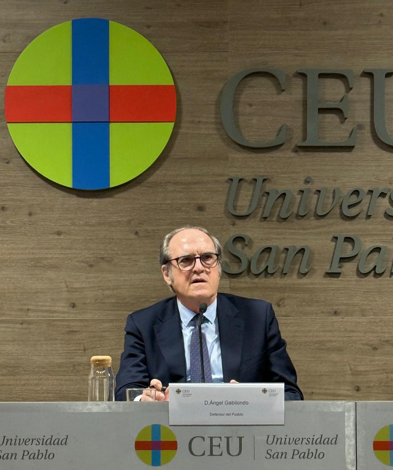 Conferencia del Defensor del Pueblo en la Universidad CEU San Pablo