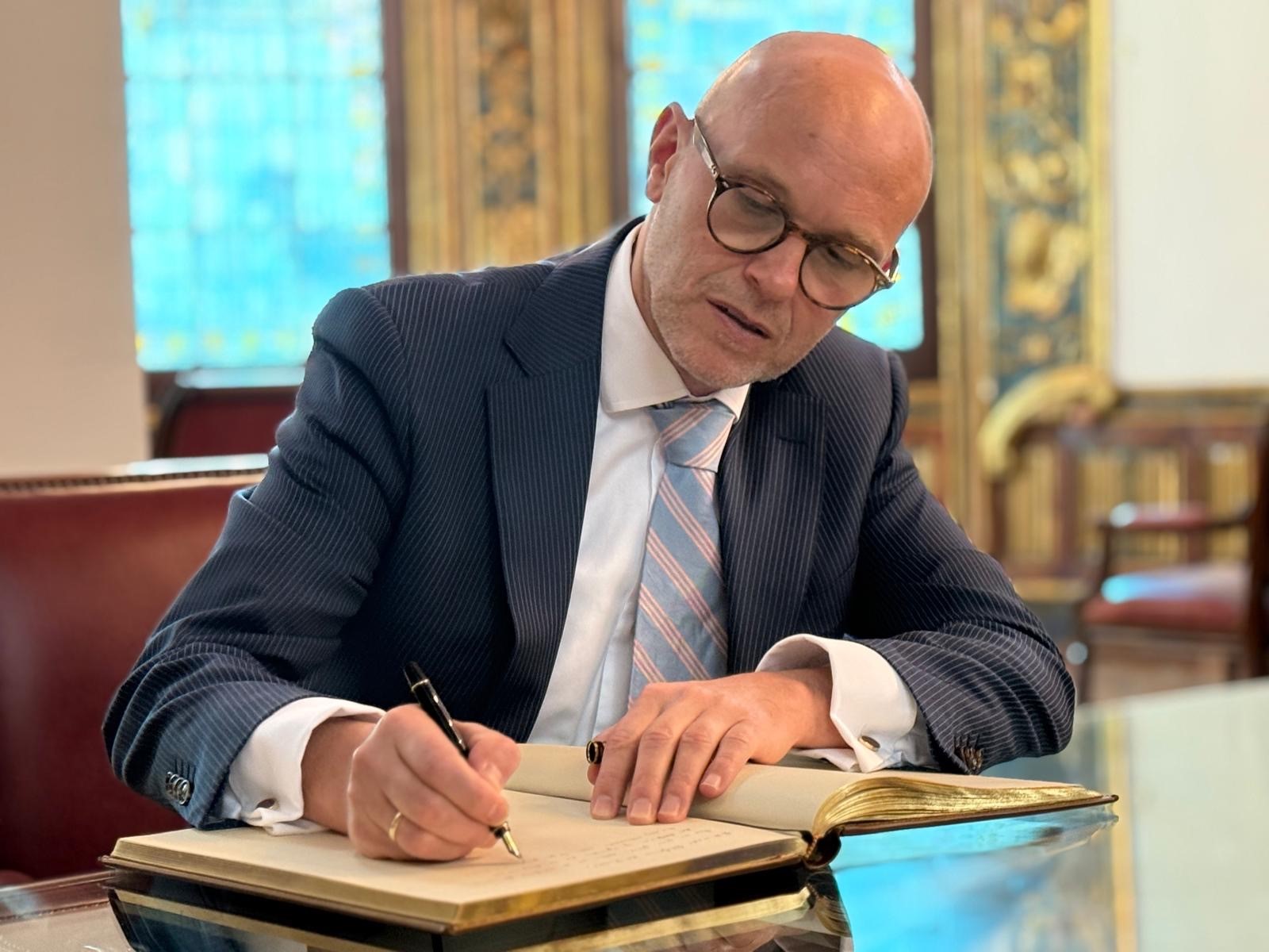El embajador del Reino de los Países Bajos, Roel Nieuwenkamp.  