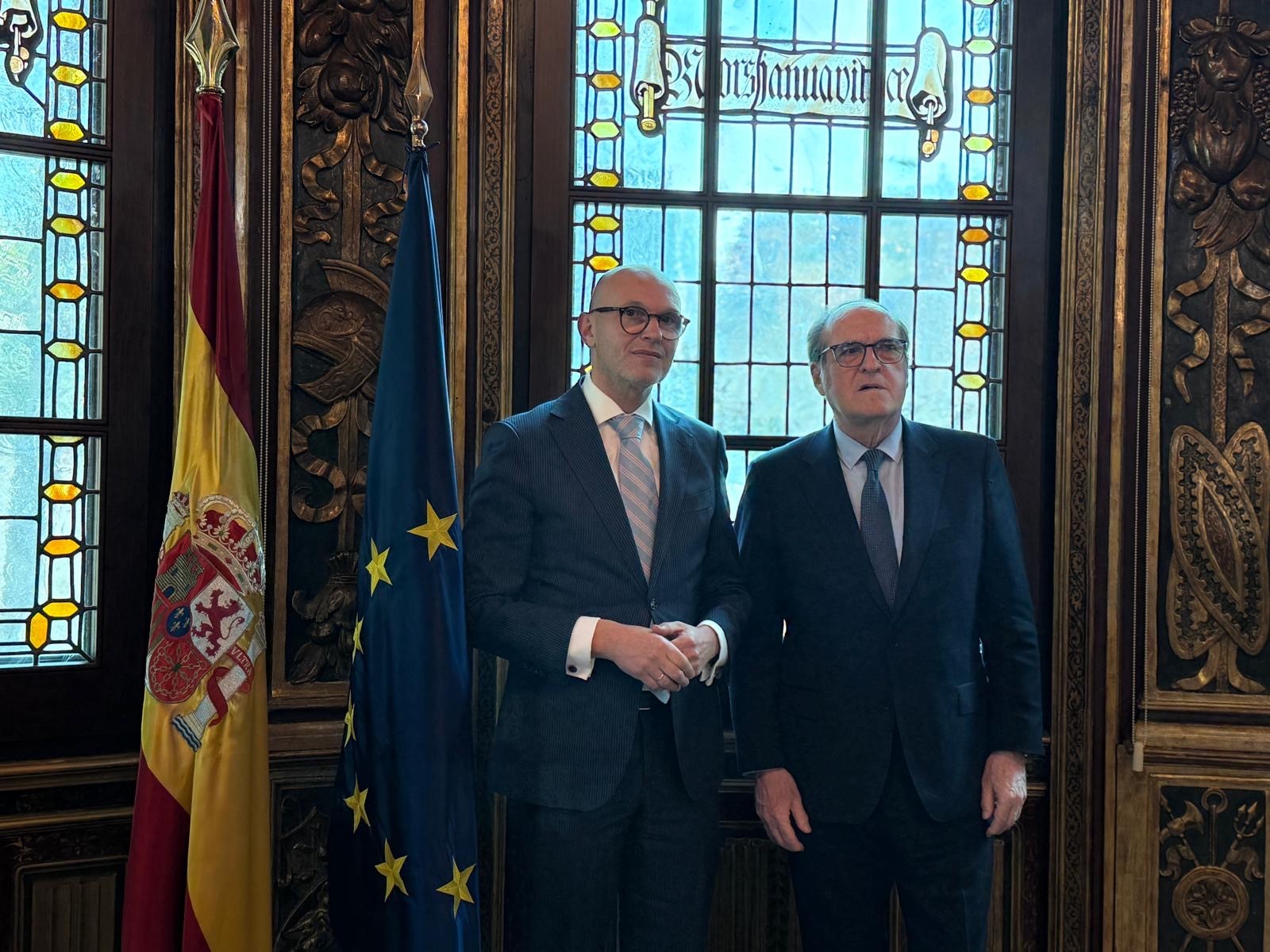 Reunión con el embajador del Reino de los Países Bajos, Roel Nieuwenkamp.  