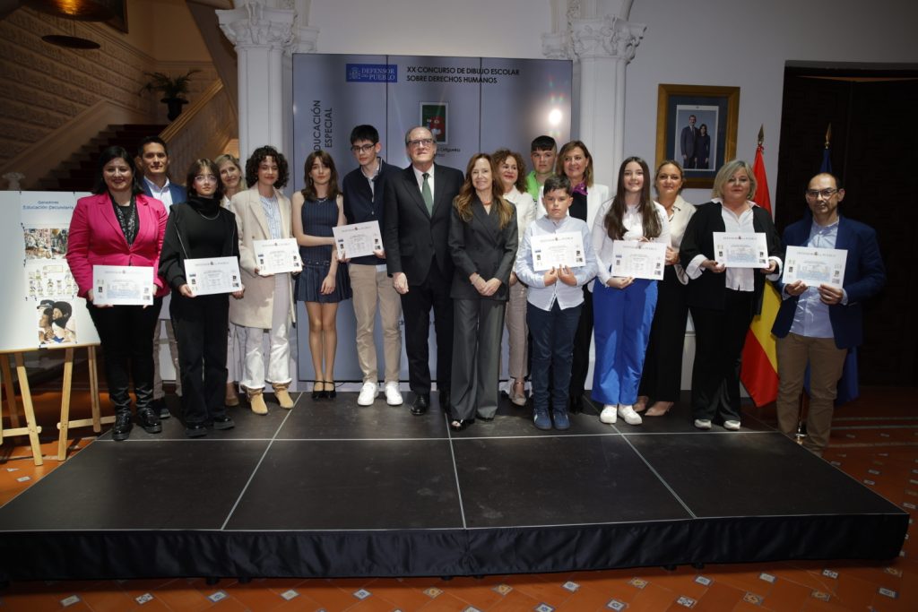 Pulse para ver la noticia: Entrega de los XX Premios del Concurso de Dibujos sobre DDHH