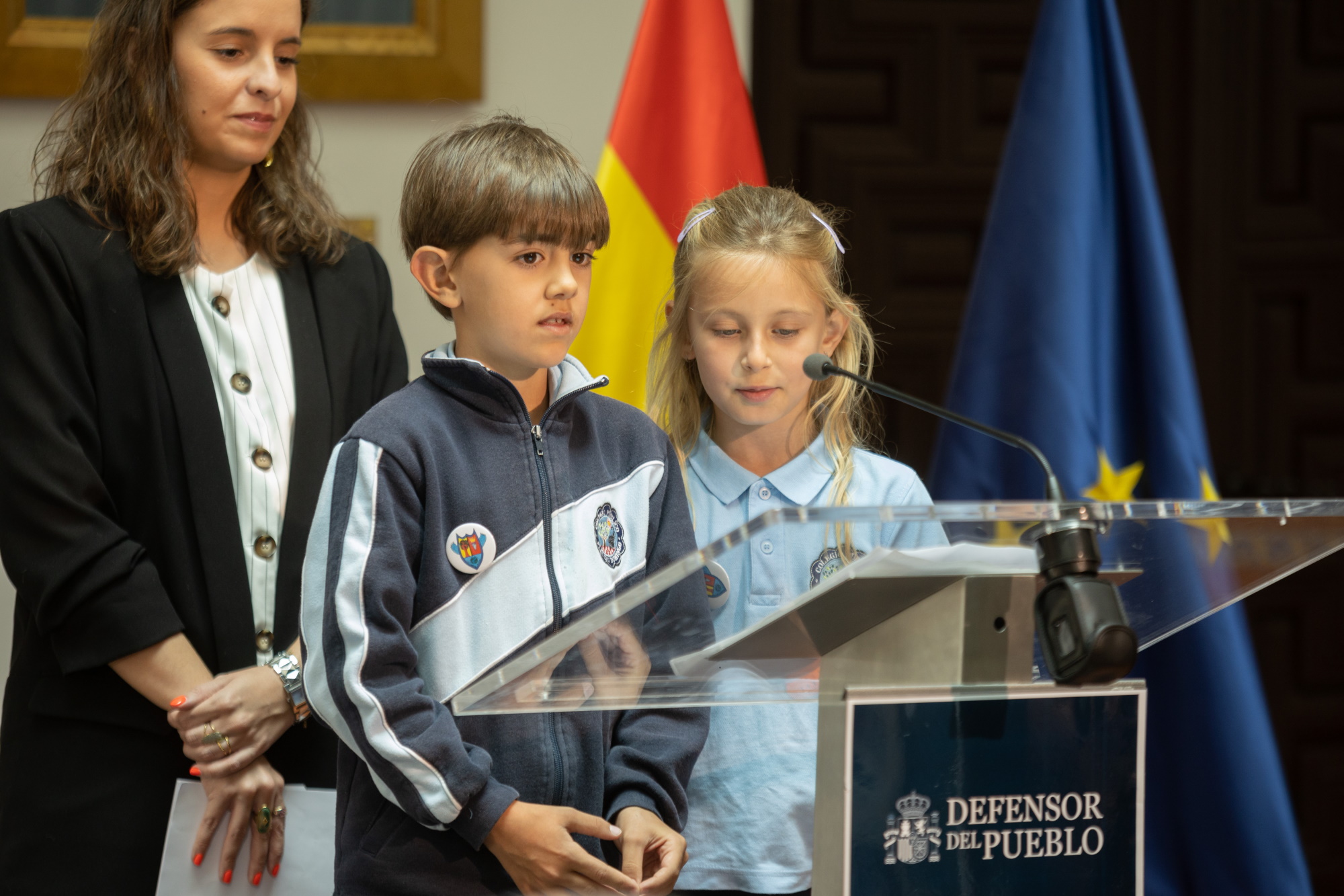 Niños del CEIP Plácido Domingo (Madrid) leyendo la Declaración de los DDHH