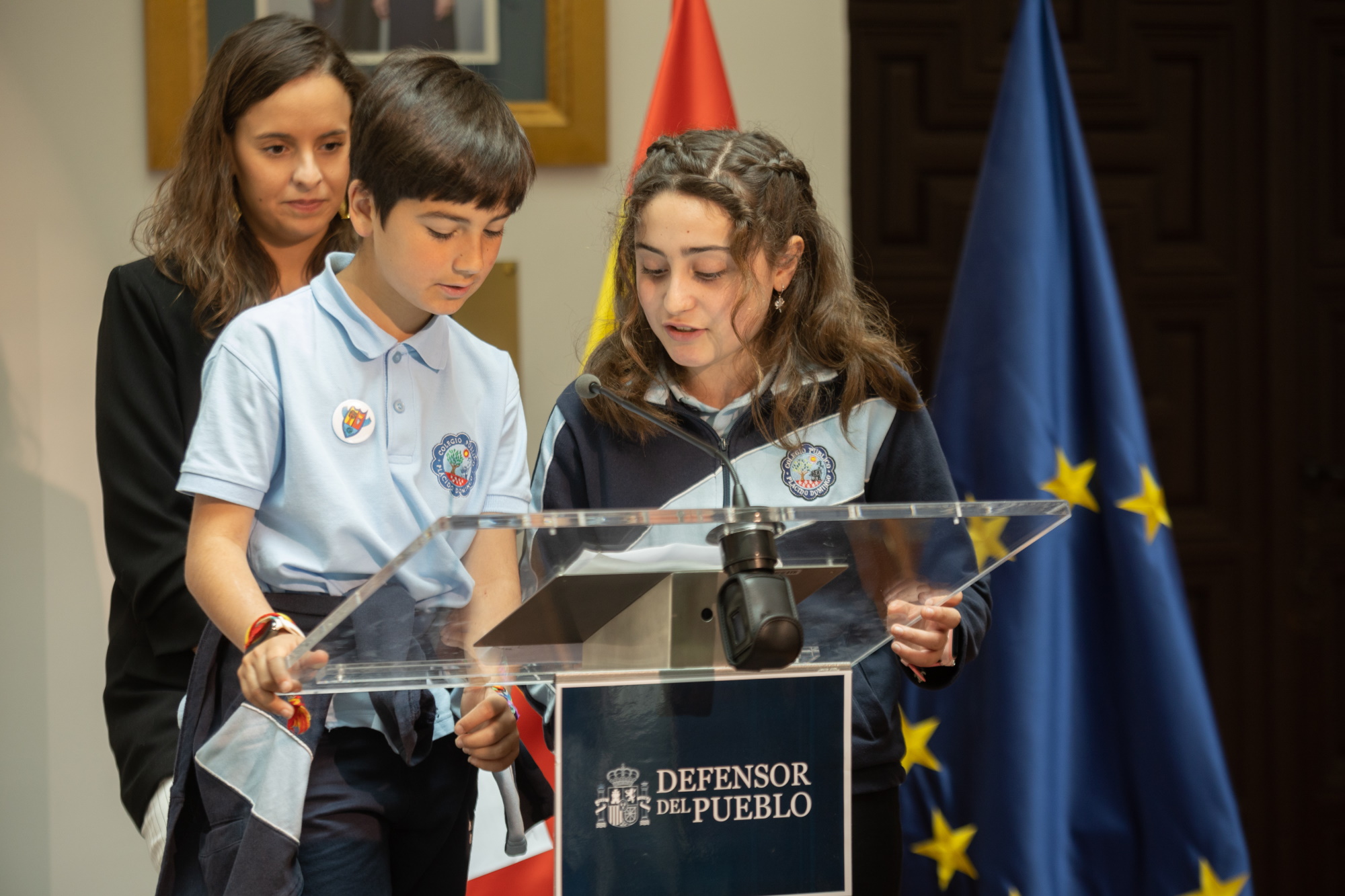 Niños del CEIP Plácido Domingo (Madrid) leyendo la Declaración de los DDHH