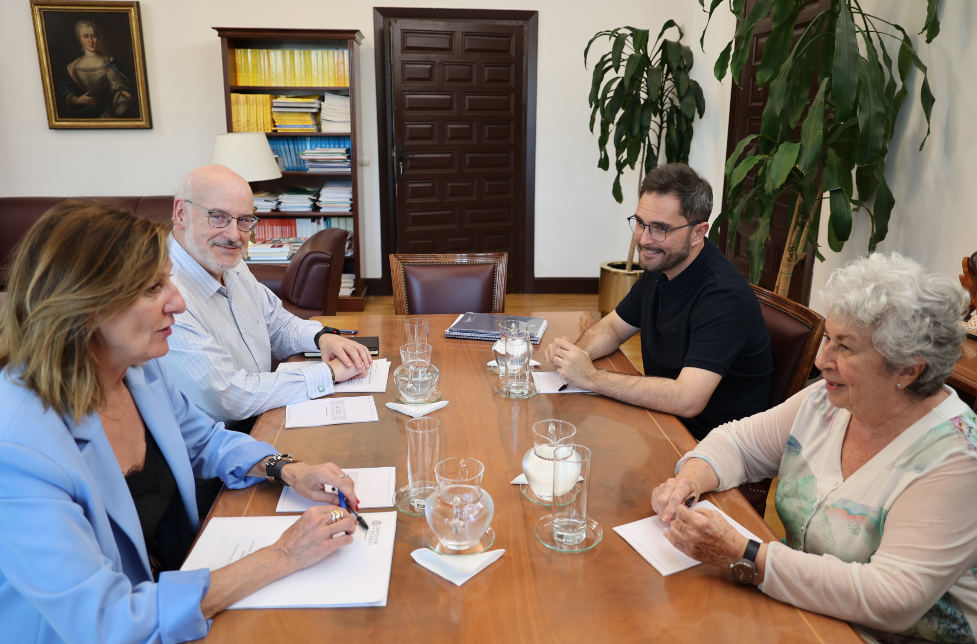 Reunión de la adjunta segunda, Patricia Bárcena con representantes de Médicos del Mundo
