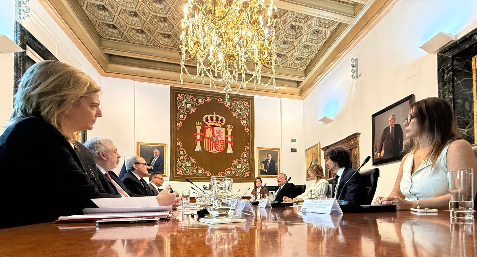 Ángel Gabilondo mantiene un encuentro con juristas argentinos
