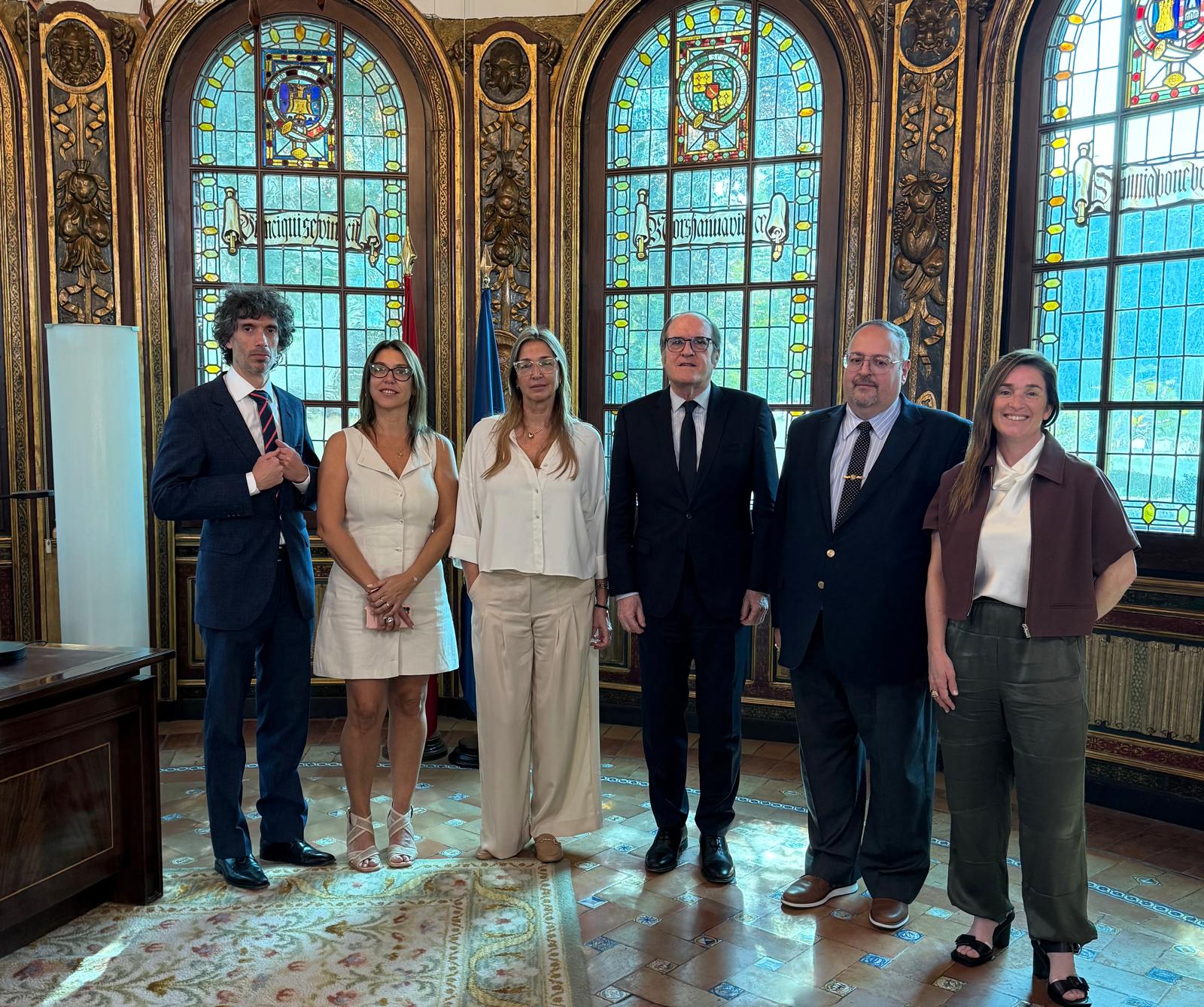Ángel Gabilondo mantiene un encuentro con juristas argentinos